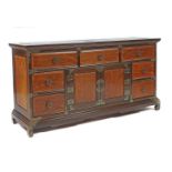 Sideboard mit Messingbeschlägen China,