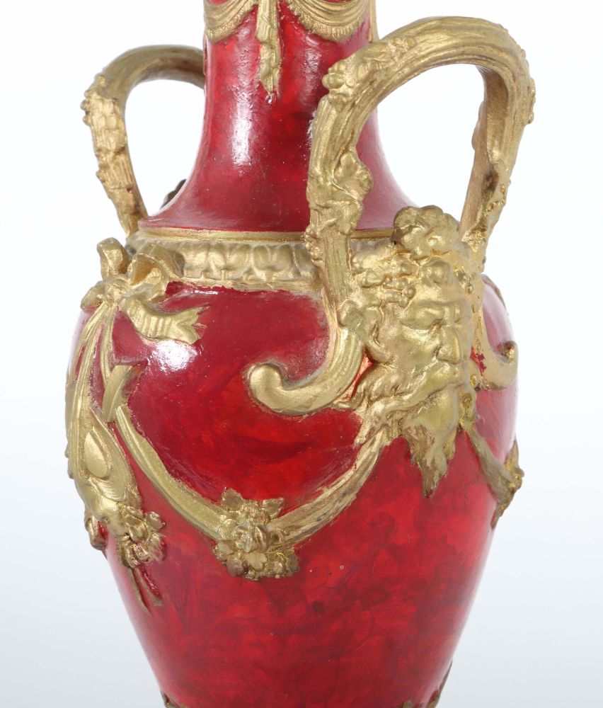Zwei-Henkel-Vase Ende 19. Jh., rot und - Image 3 of 4
