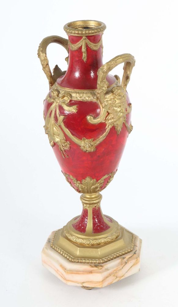 Zwei-Henkel-Vase Ende 19. Jh., rot und - Image 2 of 4