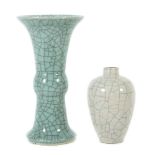 Zwei Craquelé-Vasen China, 20. Jh., 1x