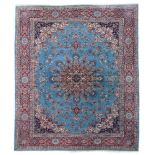 Hellblauer Tabriz Medaillonteppich