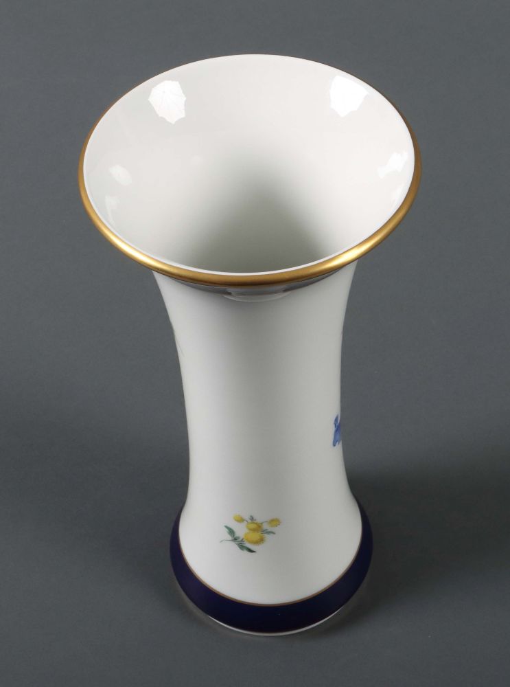 Trompetenvase mit Blumendekor Meissen, - Image 3 of 4