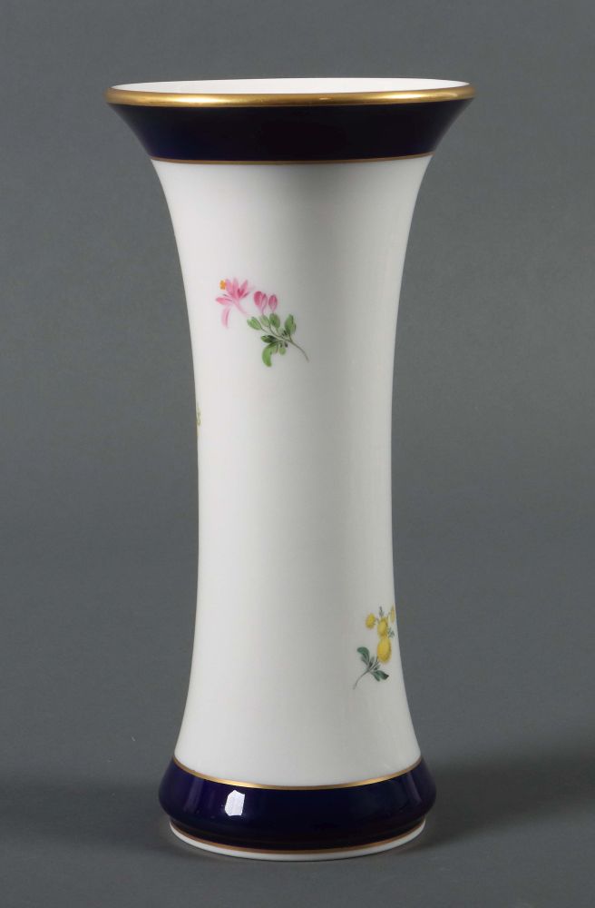 Trompetenvase mit Blumendekor Meissen, - Image 2 of 4