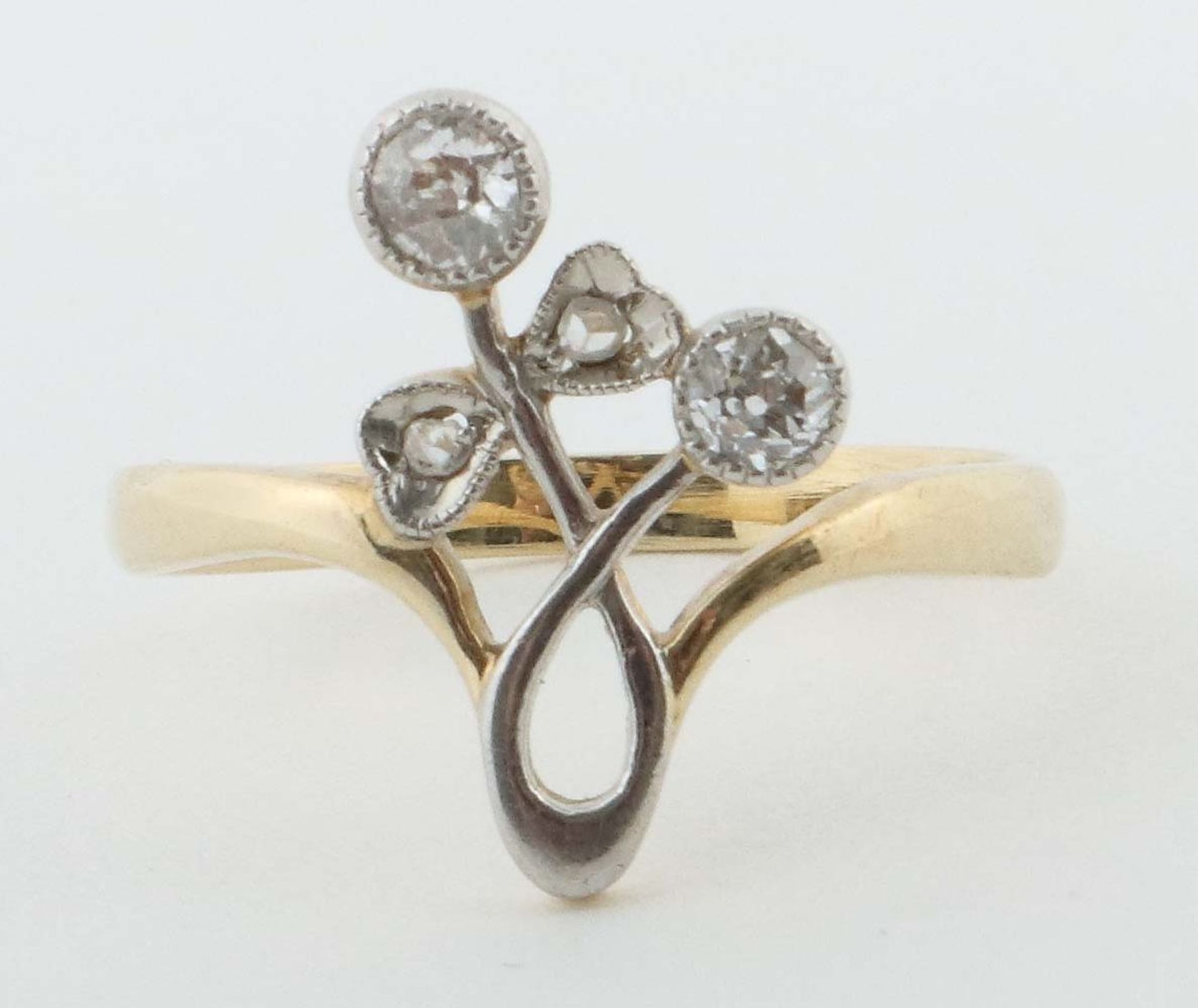 Zierlicher, floraler Ring Gelbgold