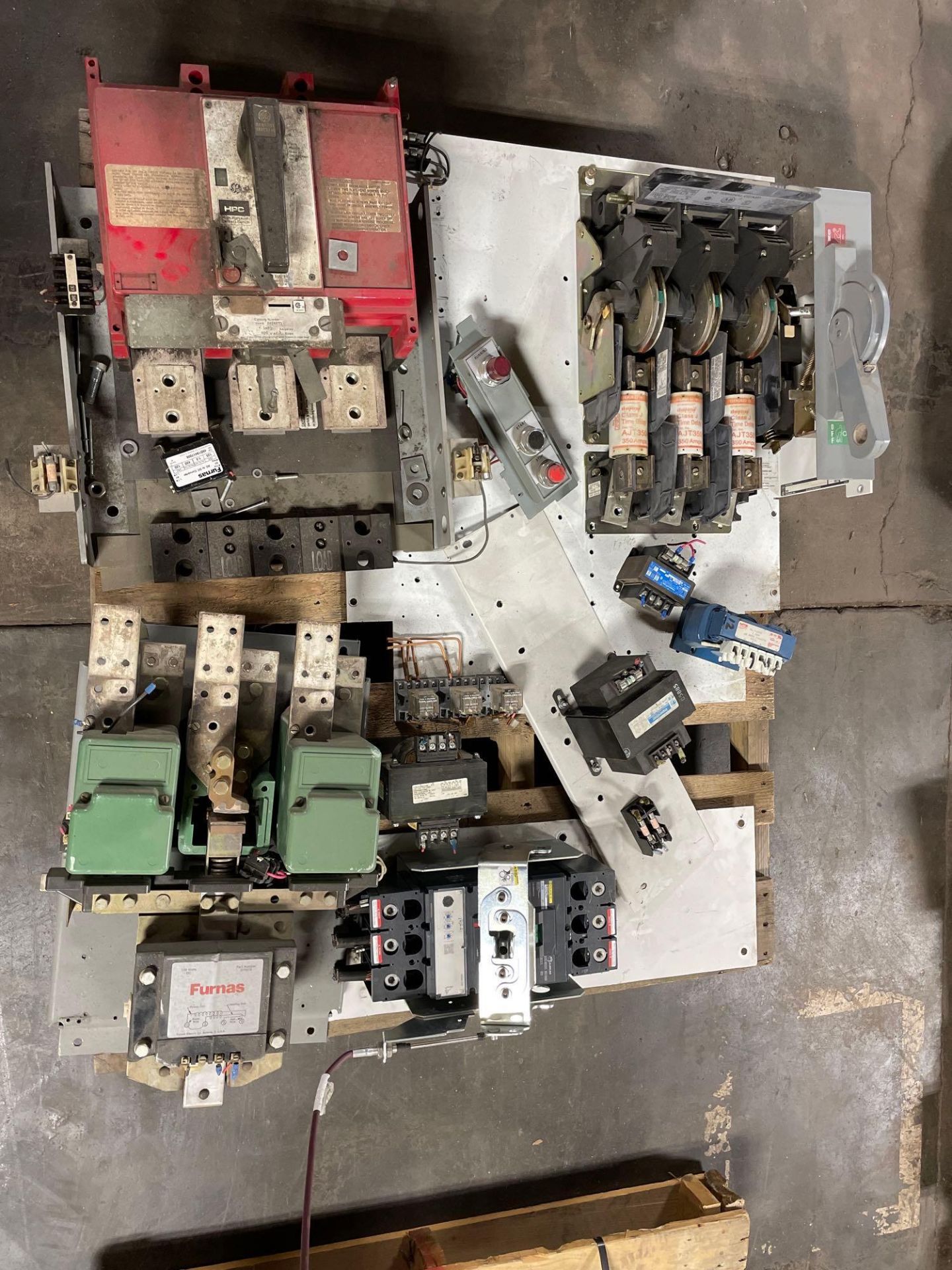 Pallet of misc electrical components