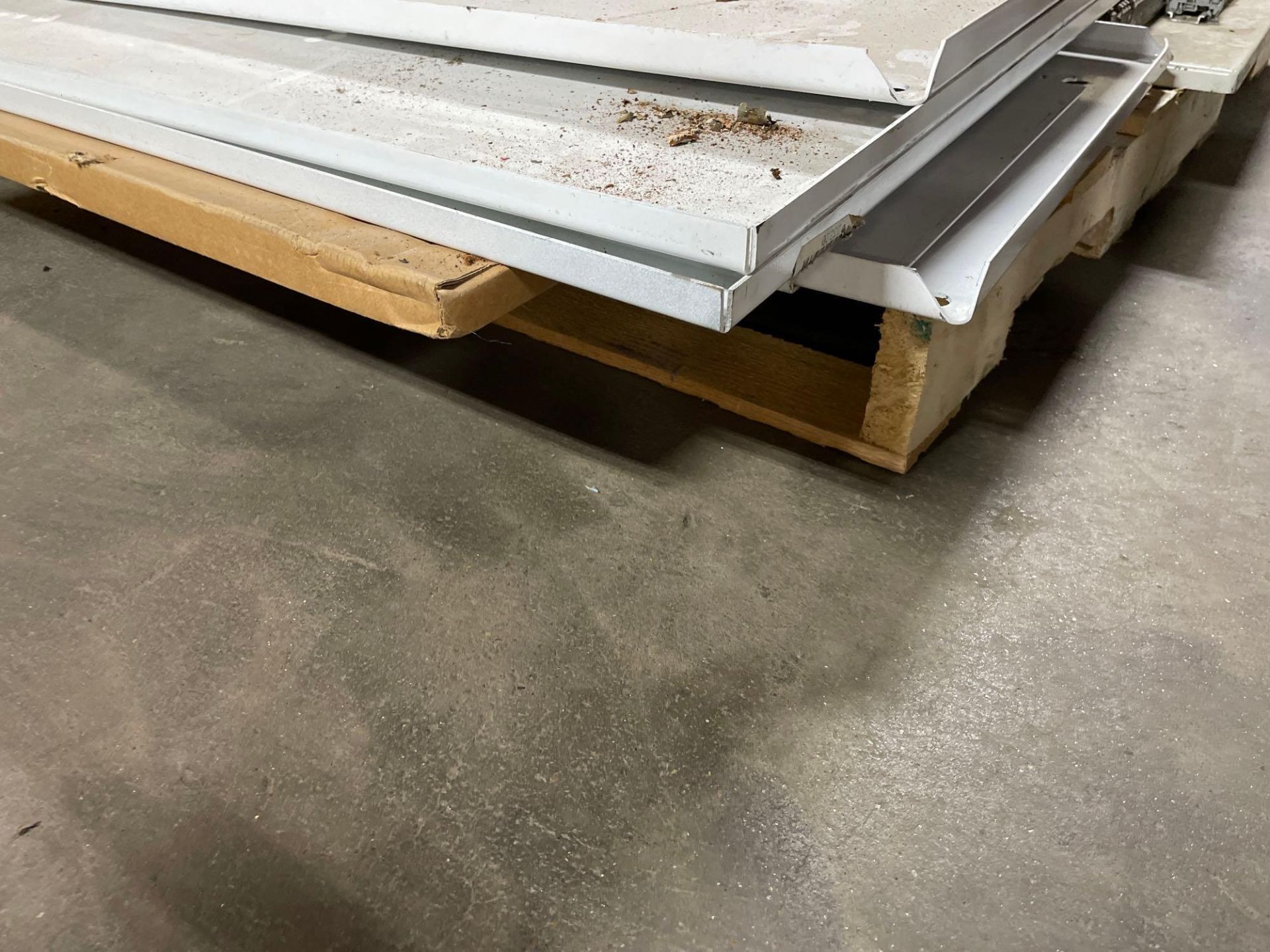 Pallet of metal panels with scrap - Image 4 of 10