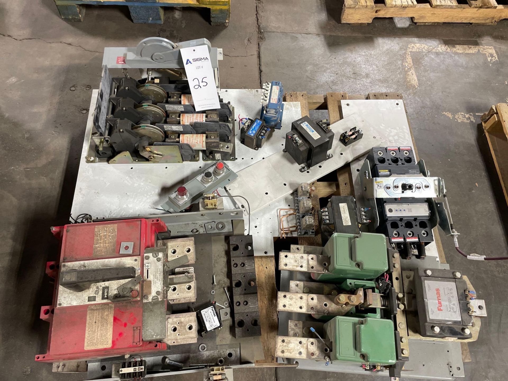 Pallet of misc electrical components - Image 12 of 12