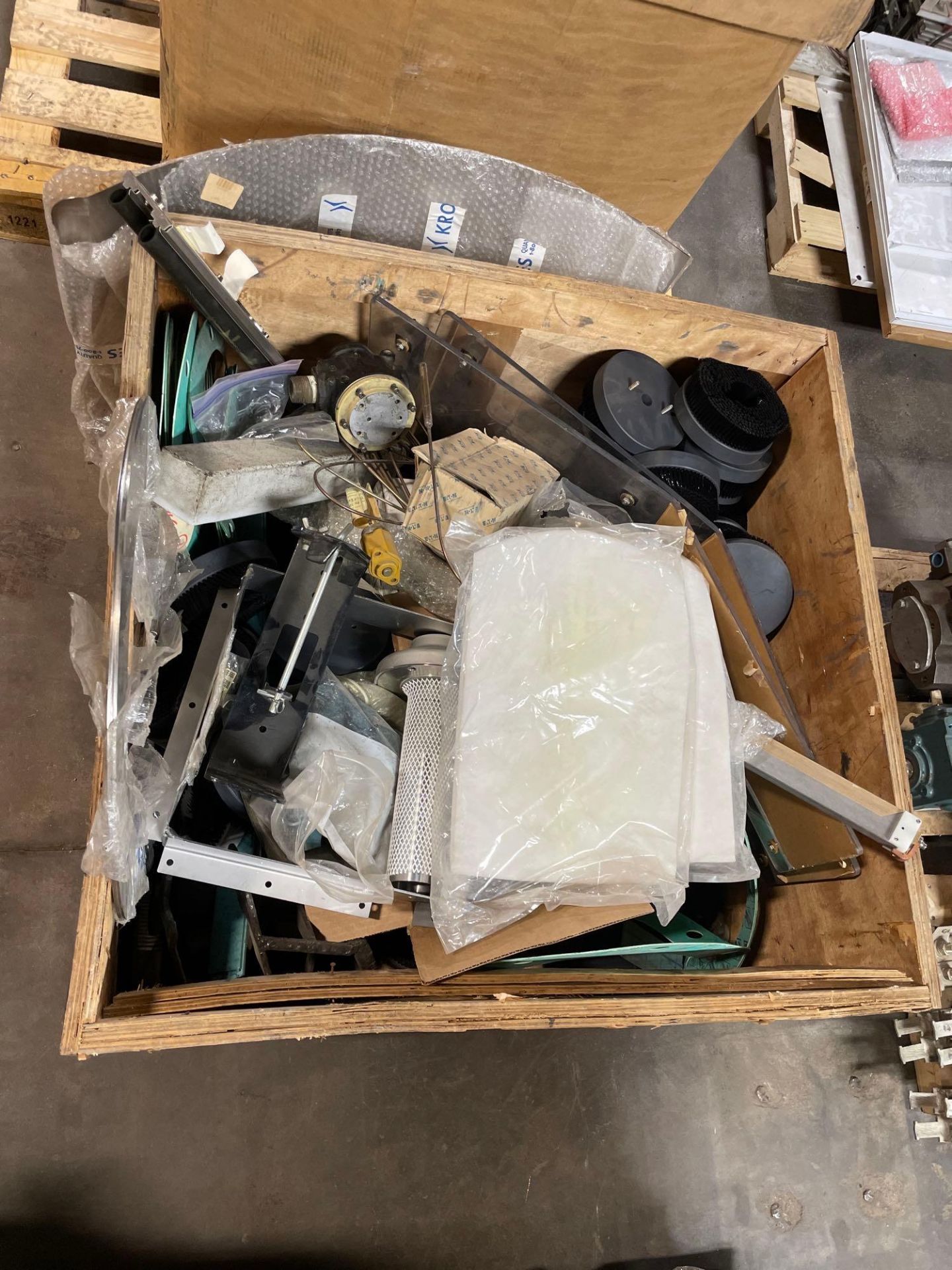 Pallet of misc parts