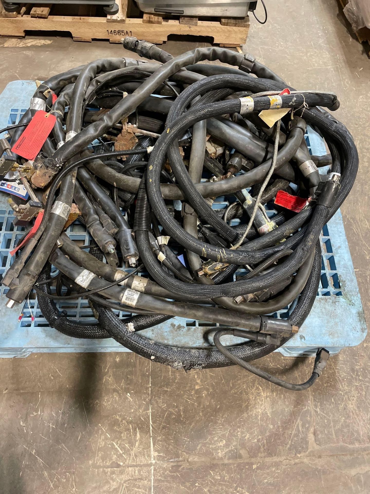 Pallet of hoses - Image 2 of 6