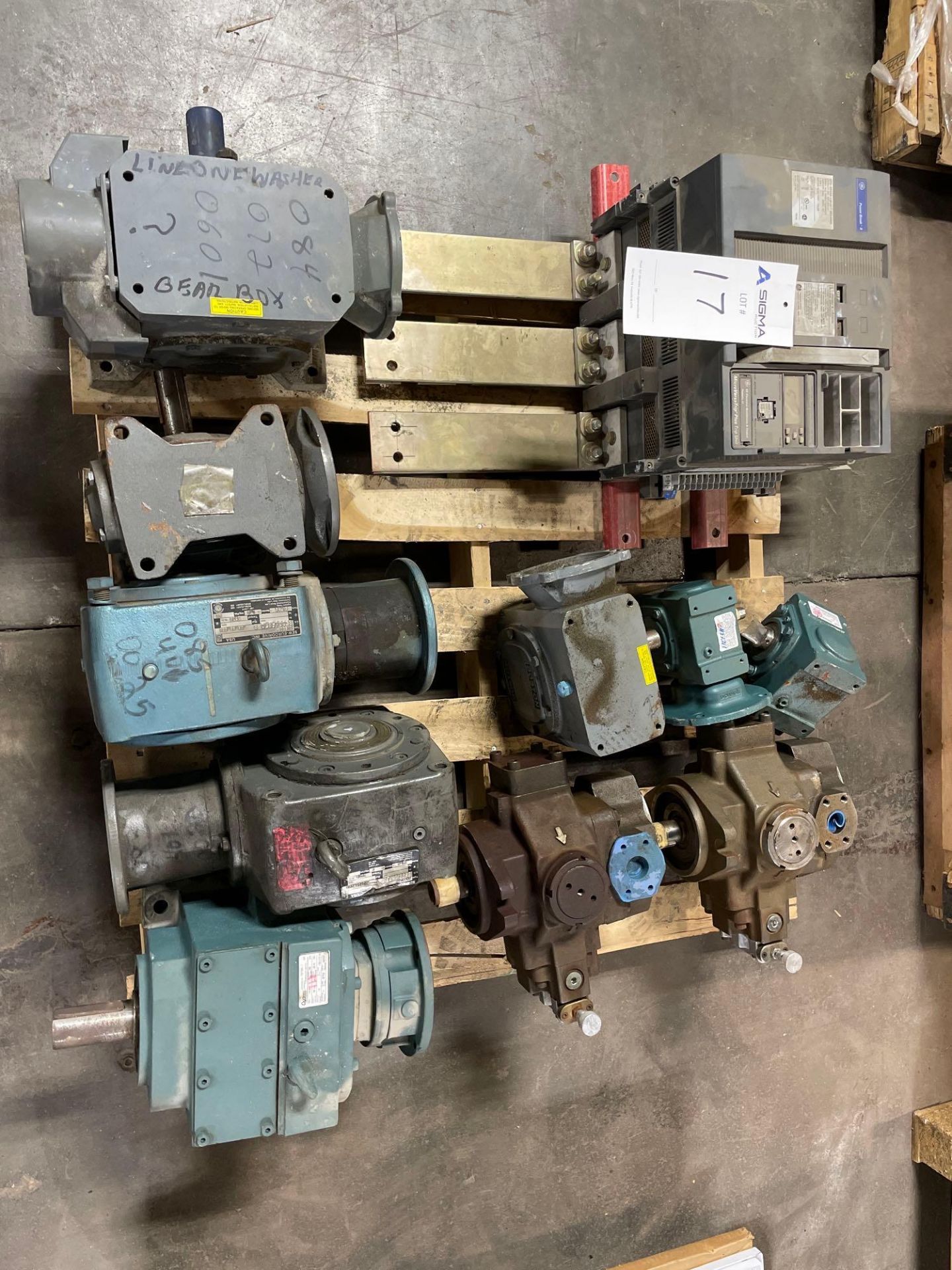 Pallet of motors and a circuit breaker - Image 17 of 17