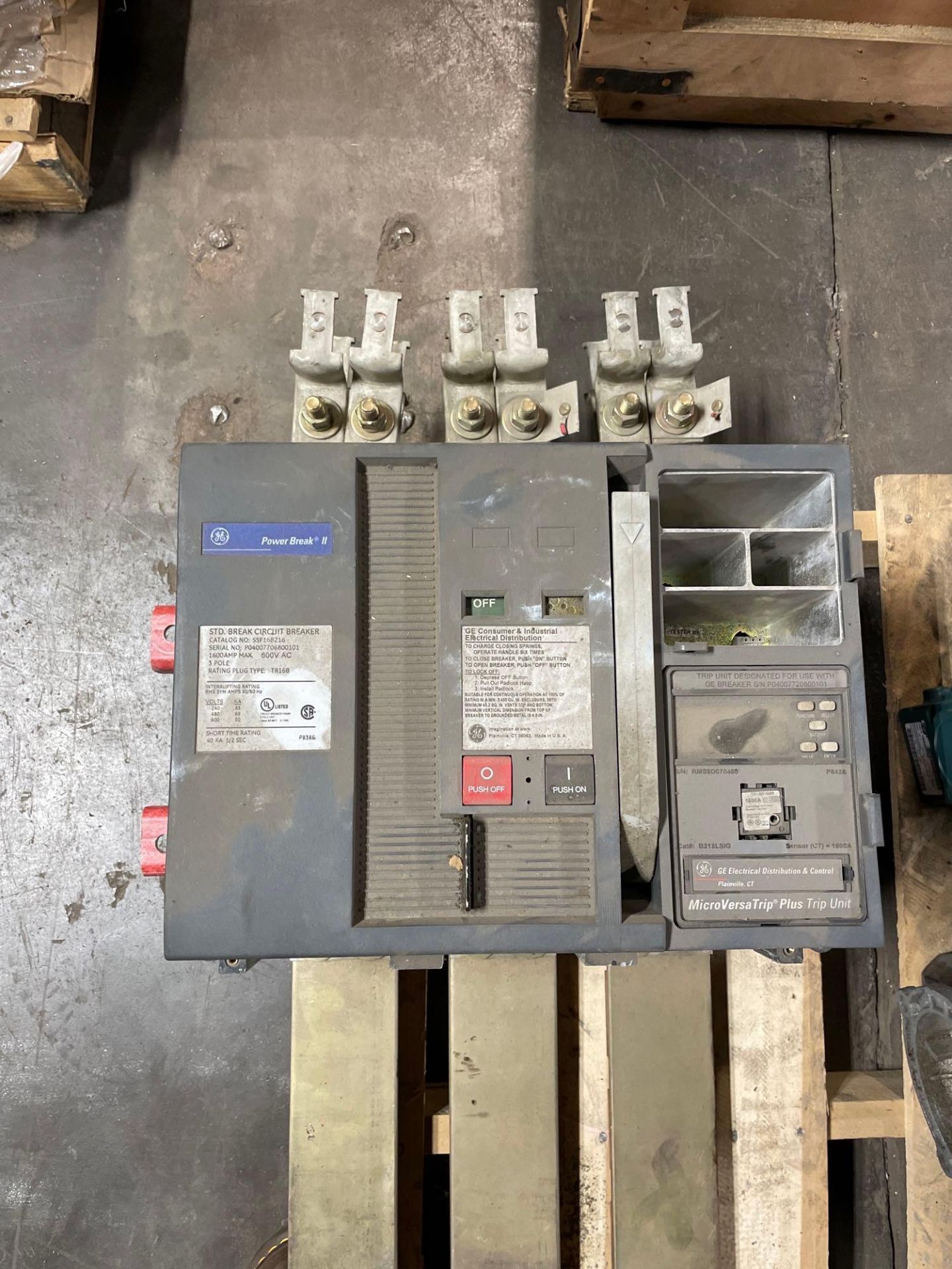 Pallet of motors and a circuit breaker - Image 14 of 17