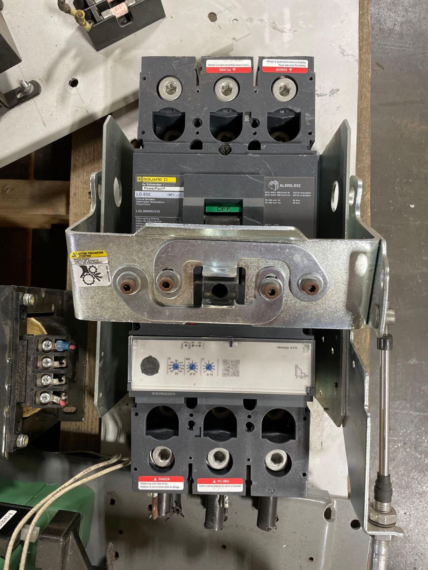 Pallet of misc electrical components - Image 3 of 12