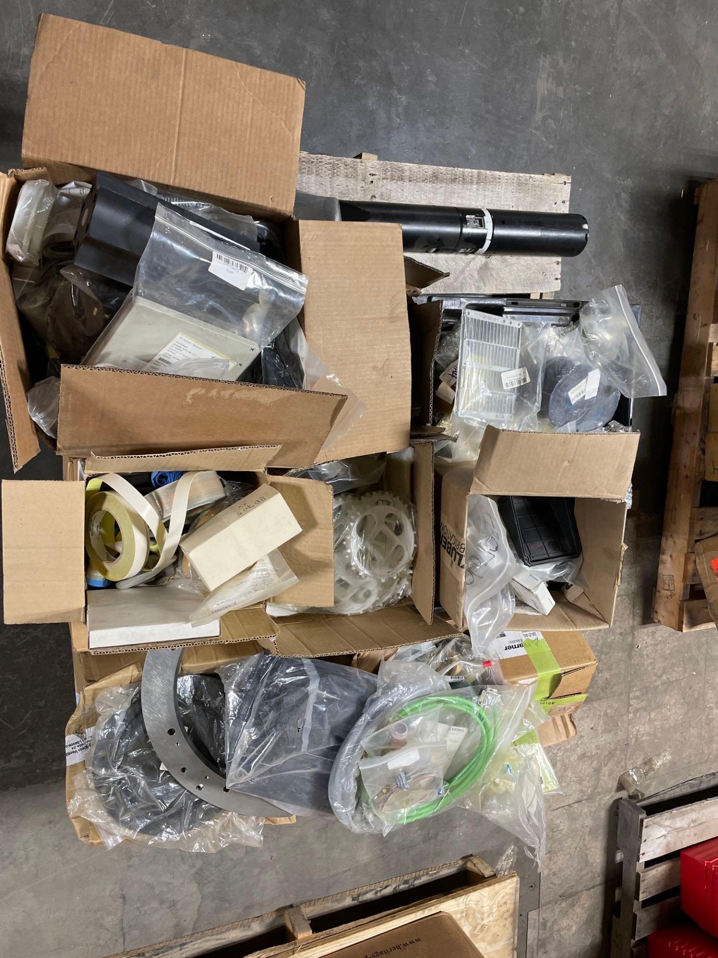 Pallet of misc parts