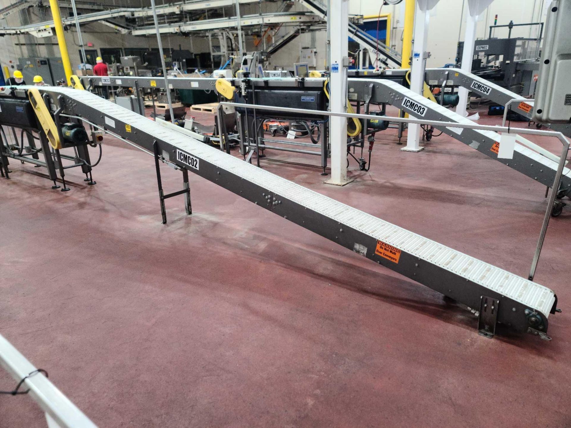 Multi-Conveyor 19' Plastic Mat-Top Incline Conveyor