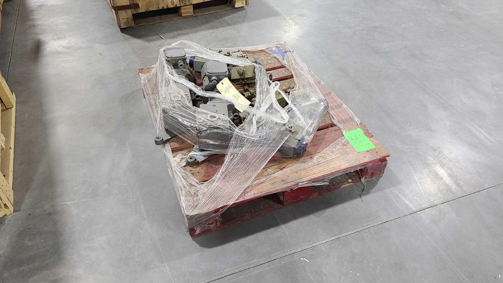 Pallet of Miscellaneous Motors and Valves - Image 3 of 4