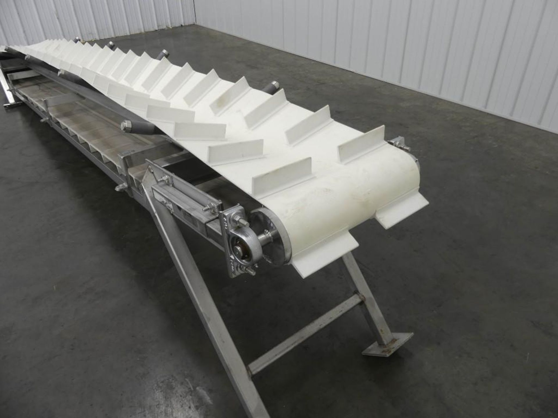 Plastic Cleated Belt Conveyor 185" L x 18" W - Image 5 of 9