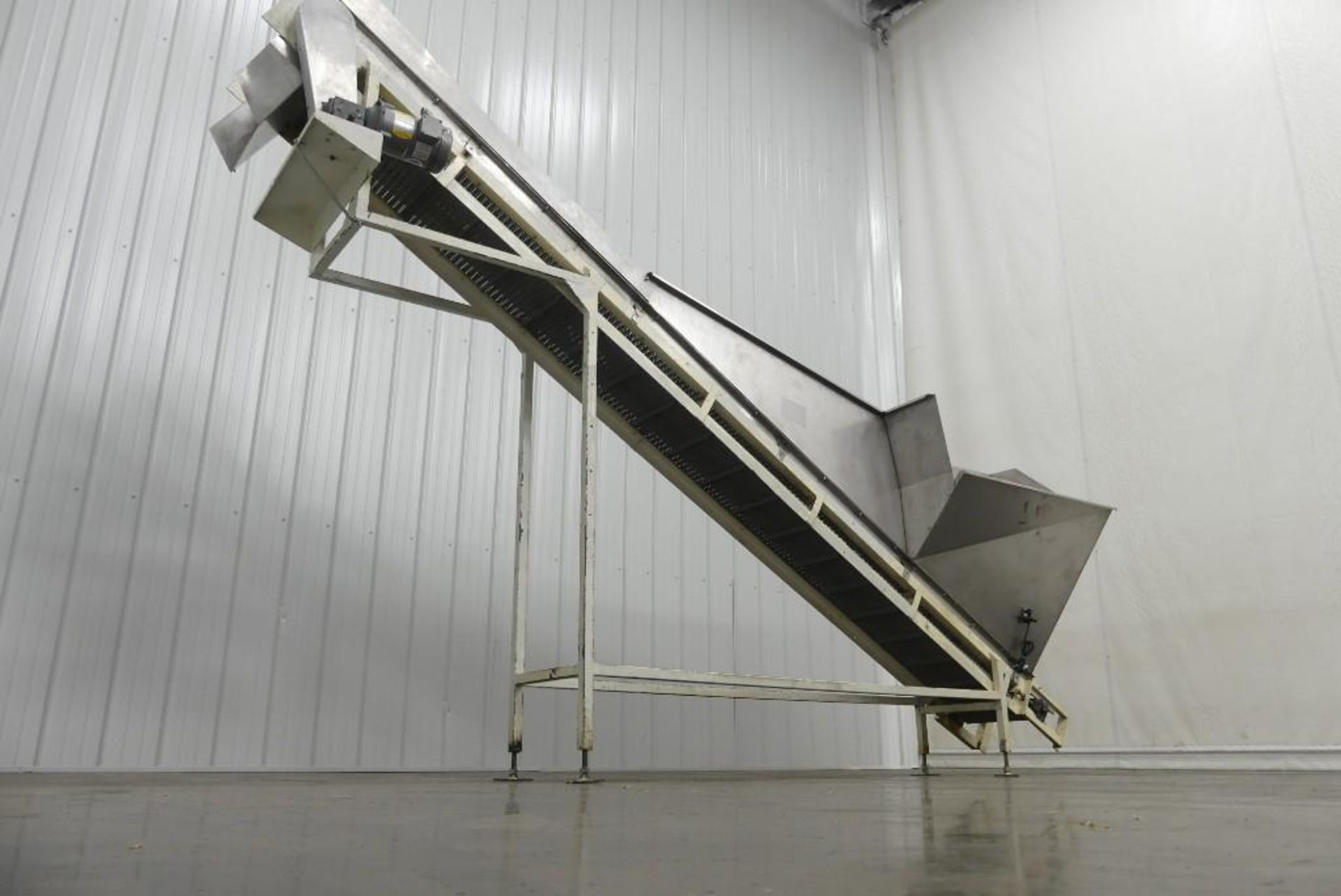 Cleated Incline Conveyor with Hopper 16" Wide - Image 4 of 12