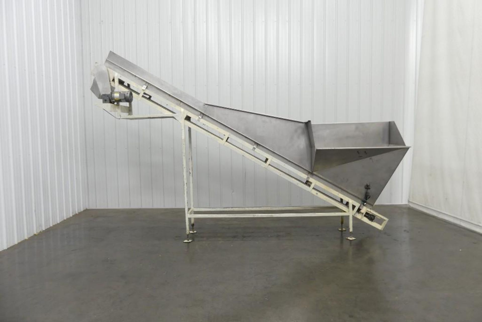 Cleated Incline Conveyor with Hopper 16" Wide - Image 3 of 12