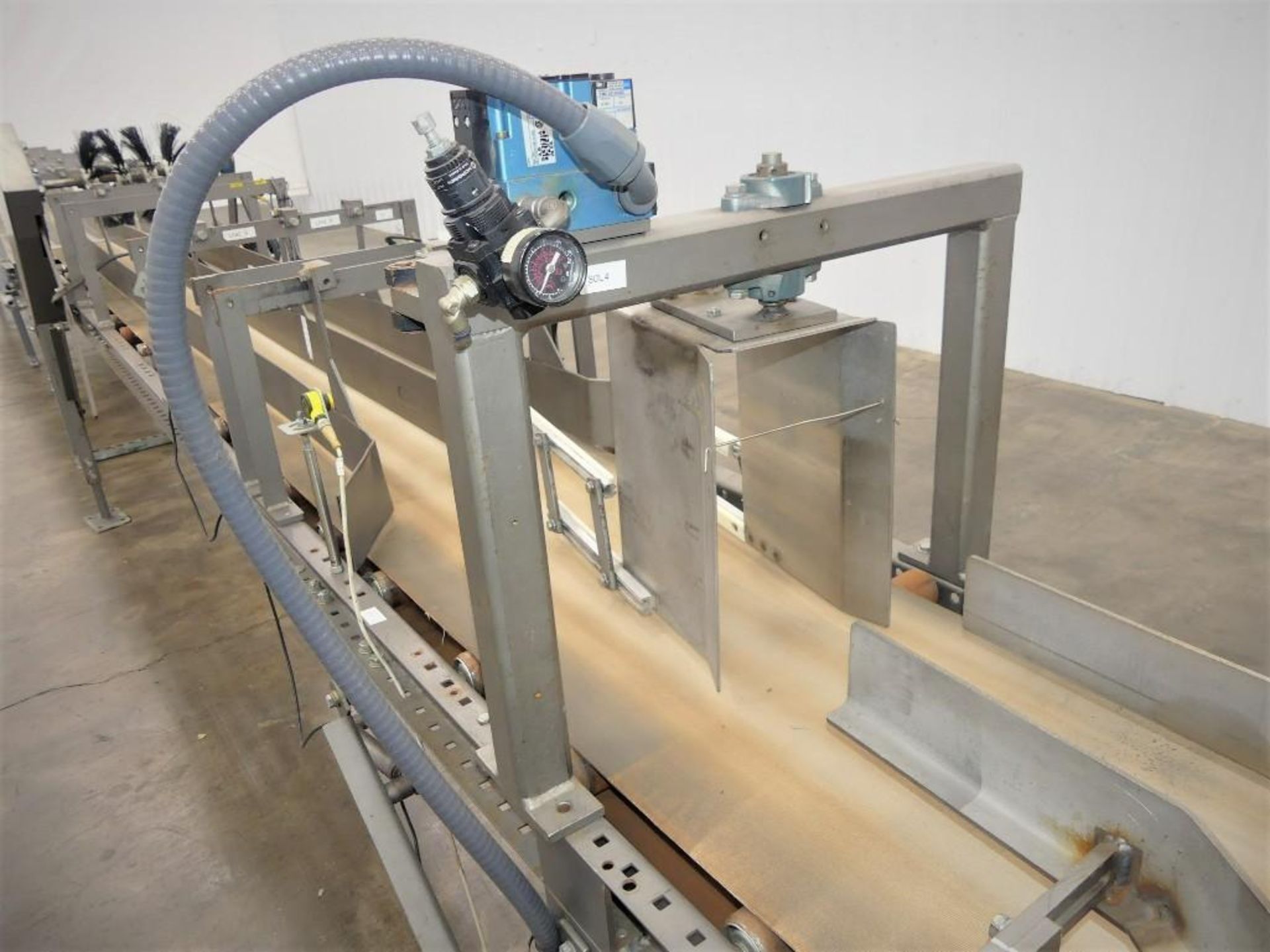 Pearson BE60 6-Pack Beverage Carrier Erector with Twin Lane Conveyor - Image 10 of 21
