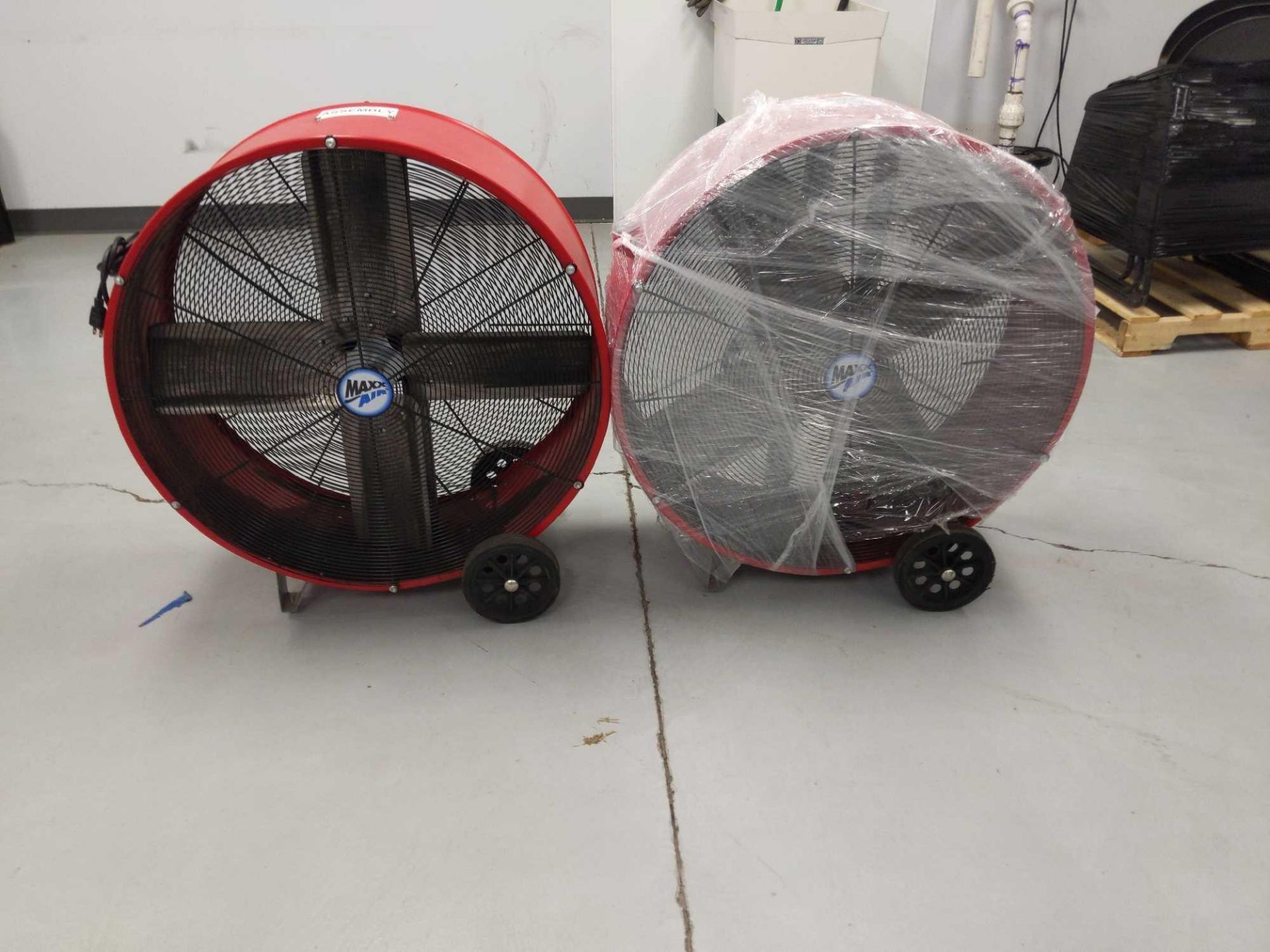 2 Maxx Air Fans with Wheels