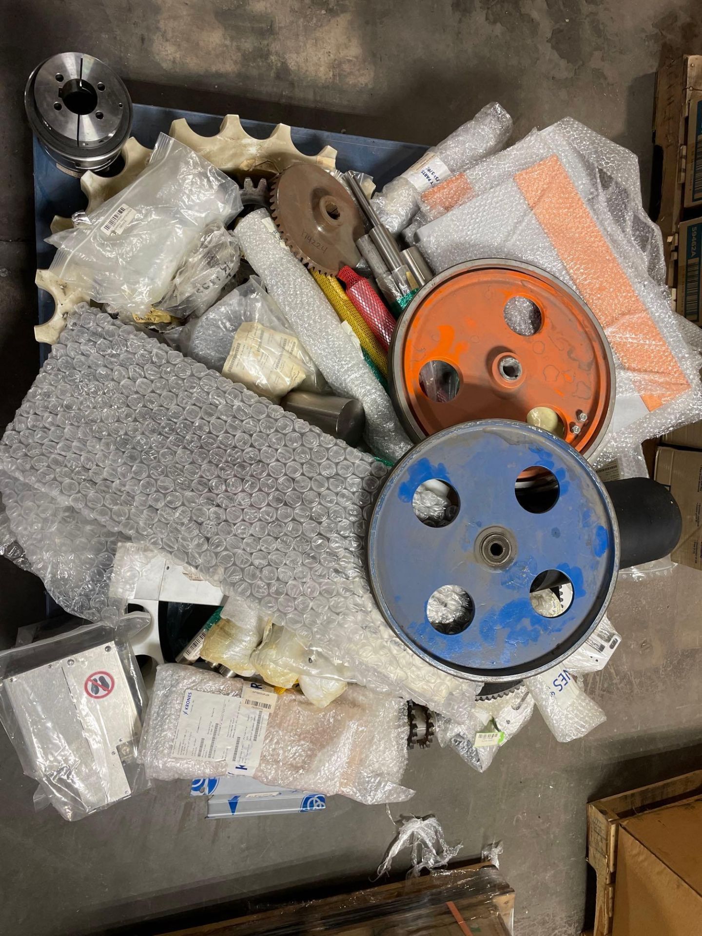 Pallet of misc parts