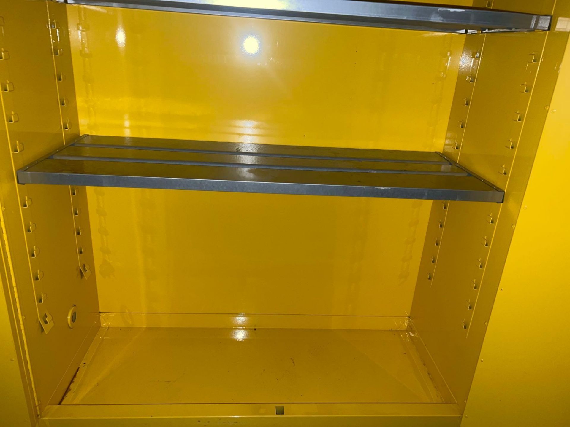 Justrite Flammable Liquid Storage Cabinet - Image 4 of 5