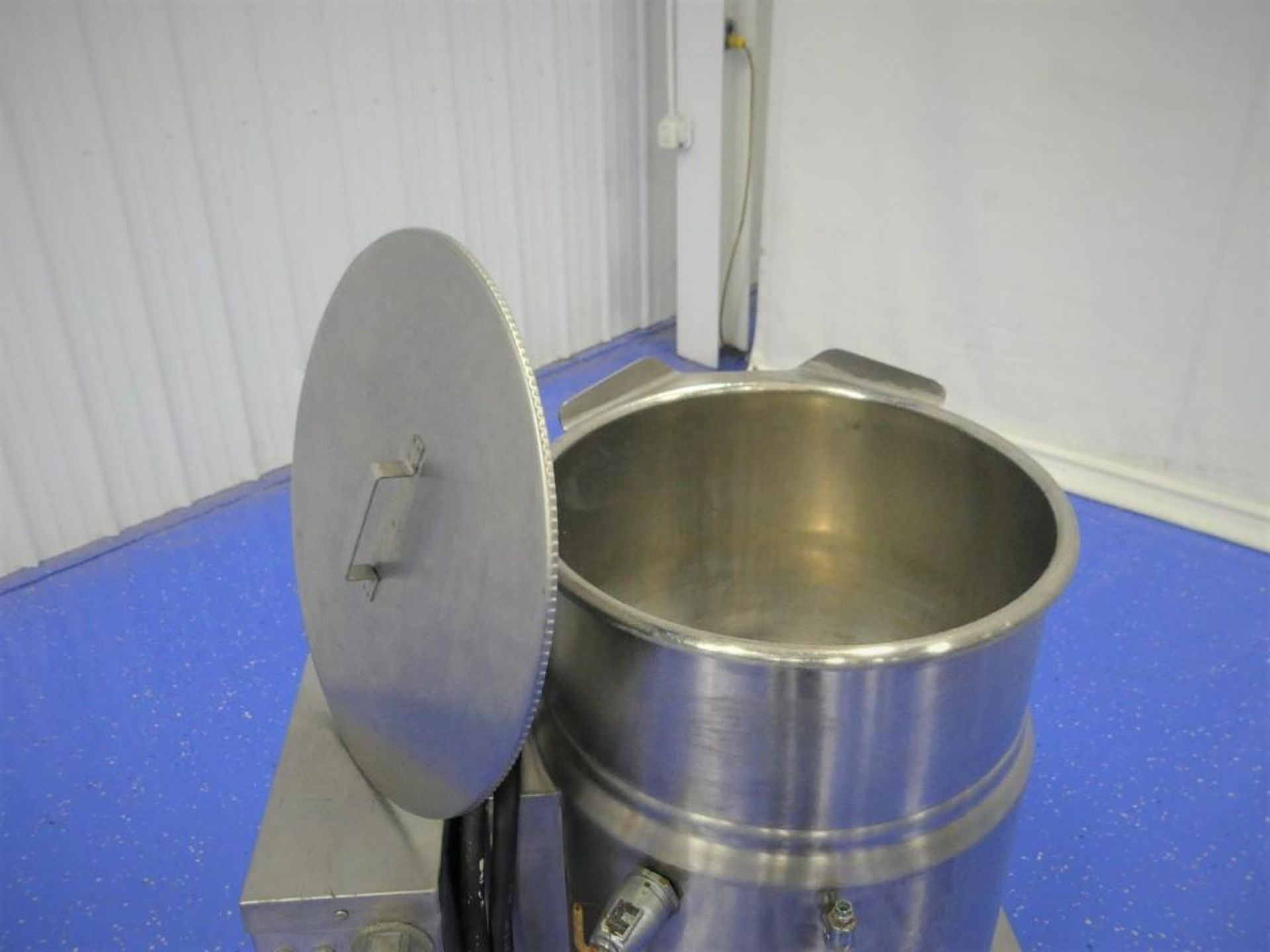 Crown Food 10 Gallon EC-10 Tilting Steam Kettle - Image 6 of 10