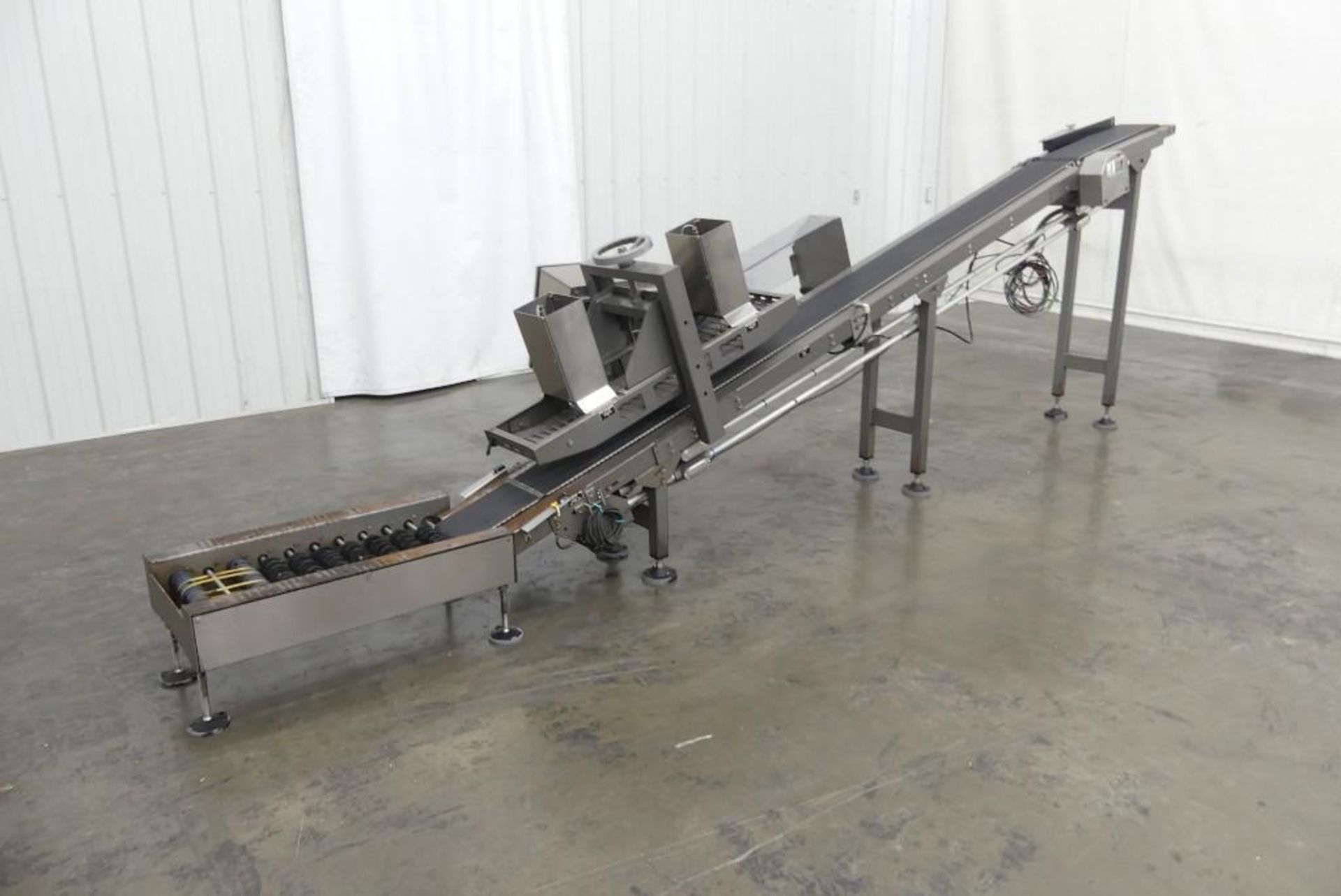 Bag Flattening and Belt Incline Conveyor