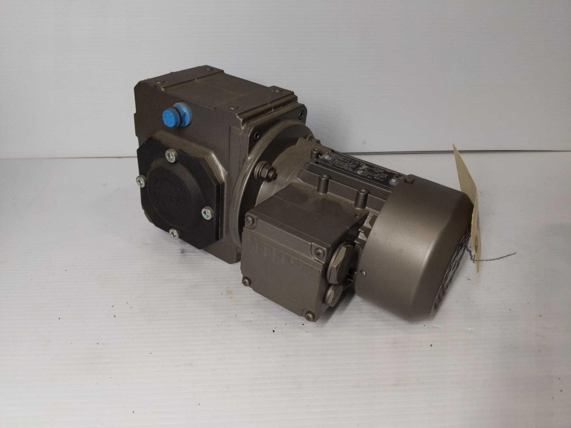 Motors with Gearboxes - Image 5 of 13