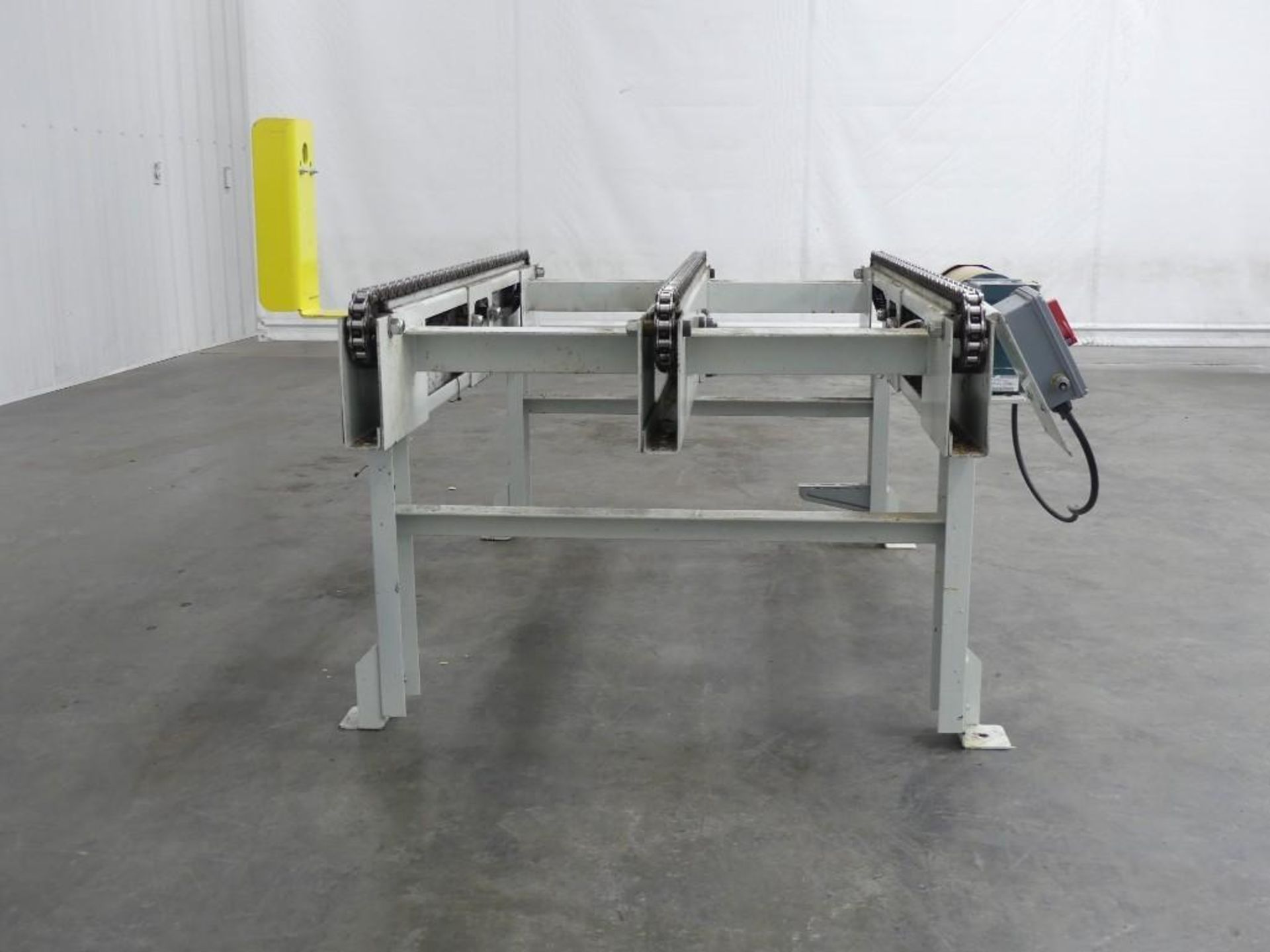 vonGAL 60 Inch L x 37 Inch W Chain Pallet Conveyor - Image 2 of 7