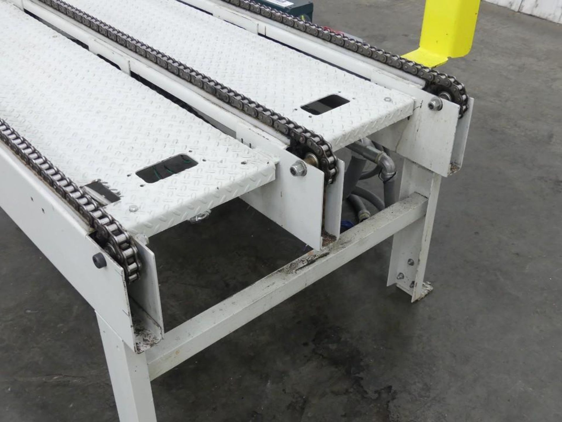 vonGAL 37 Inch x 66 Inch Chain Pallet Conveyor - Image 3 of 6