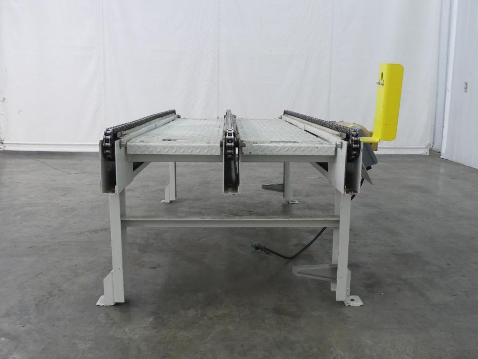 vonGAL 84 Inch L x 37 Inch W Chain Pallet Conveyor - Image 4 of 7