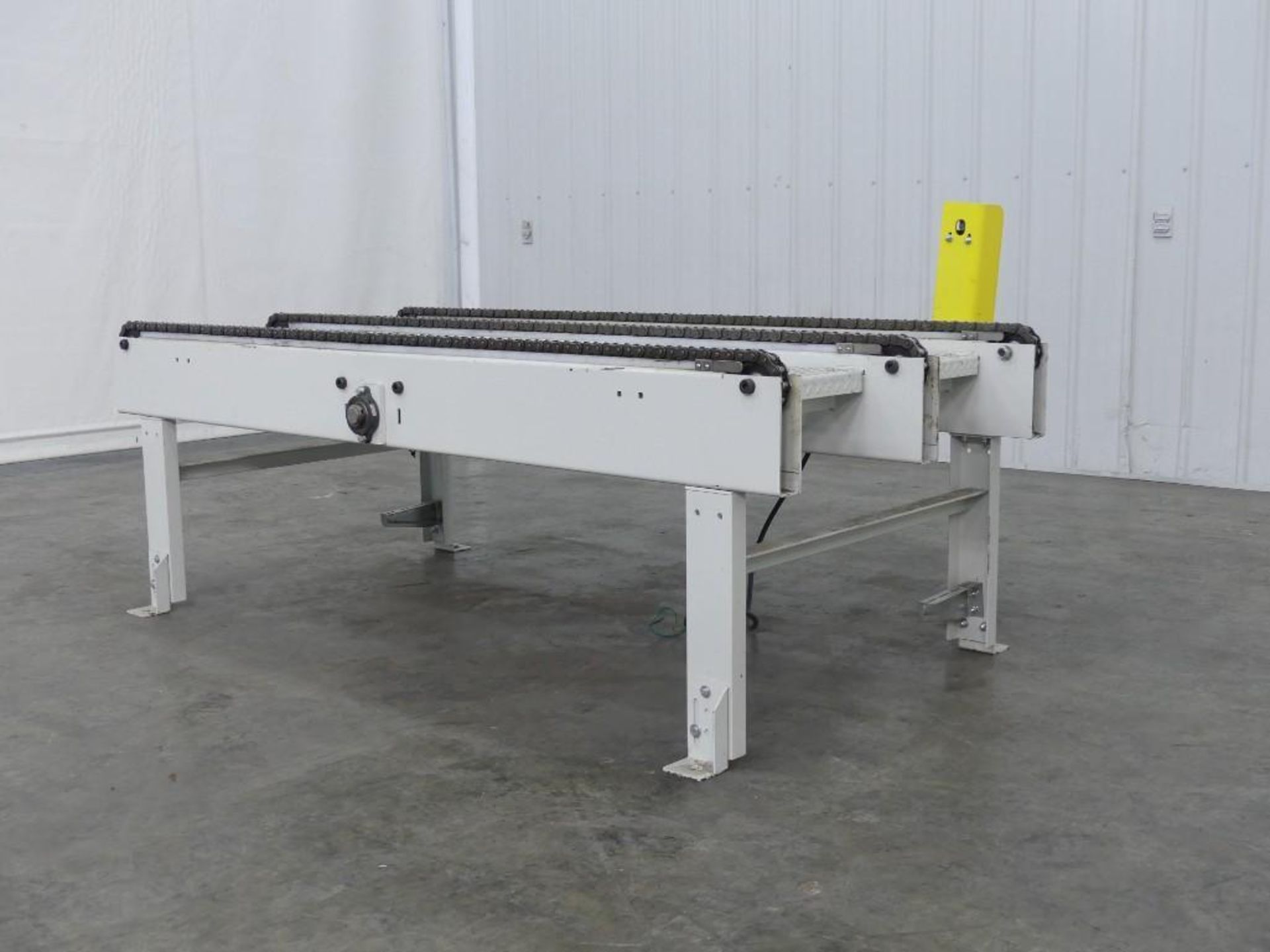 vonGAL 84 Inch L x 37 Inch W Chain Pallet Conveyor