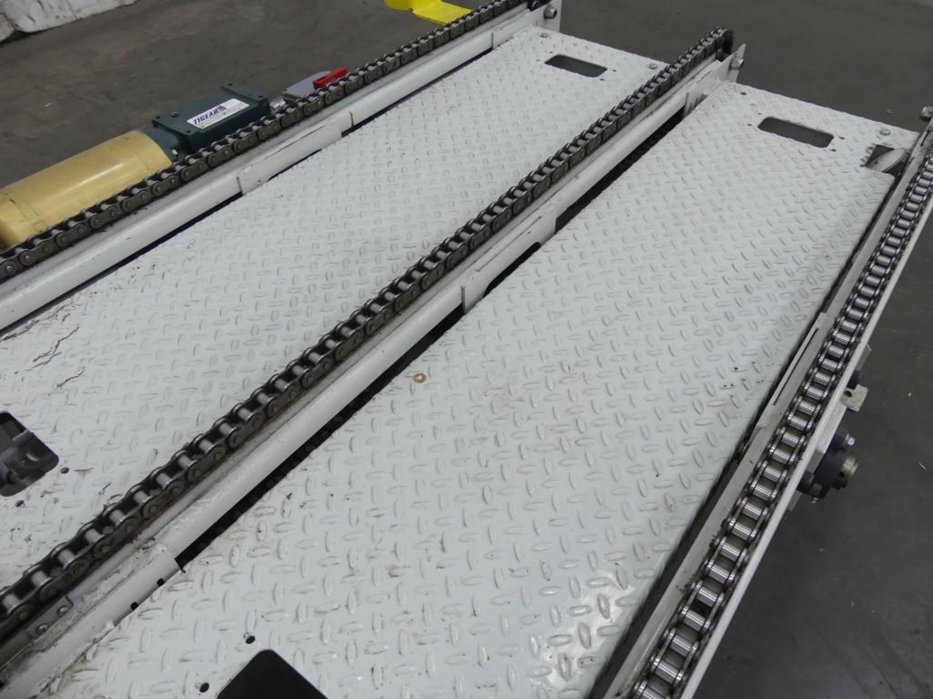 vonGAL 37 Inch x 66 Inch Chain Pallet Conveyor - Image 2 of 6