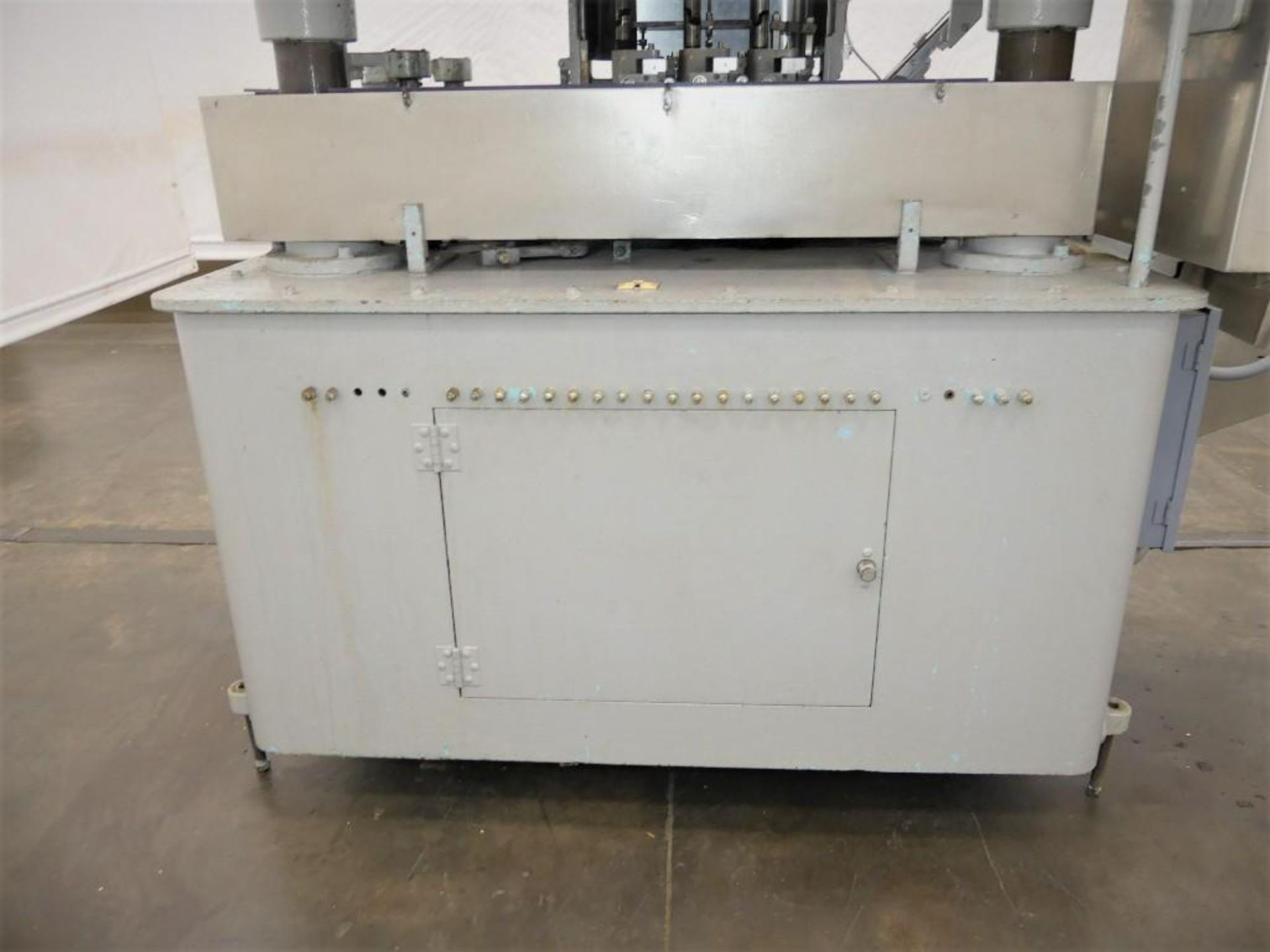 Resina U 30 699 In-Line 4 Spindle Capper - Image 18 of 20