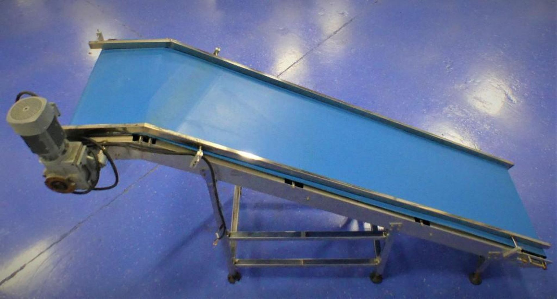 142.5" L by 33" W Blue Belt Incline Conveyor - Image 3 of 8