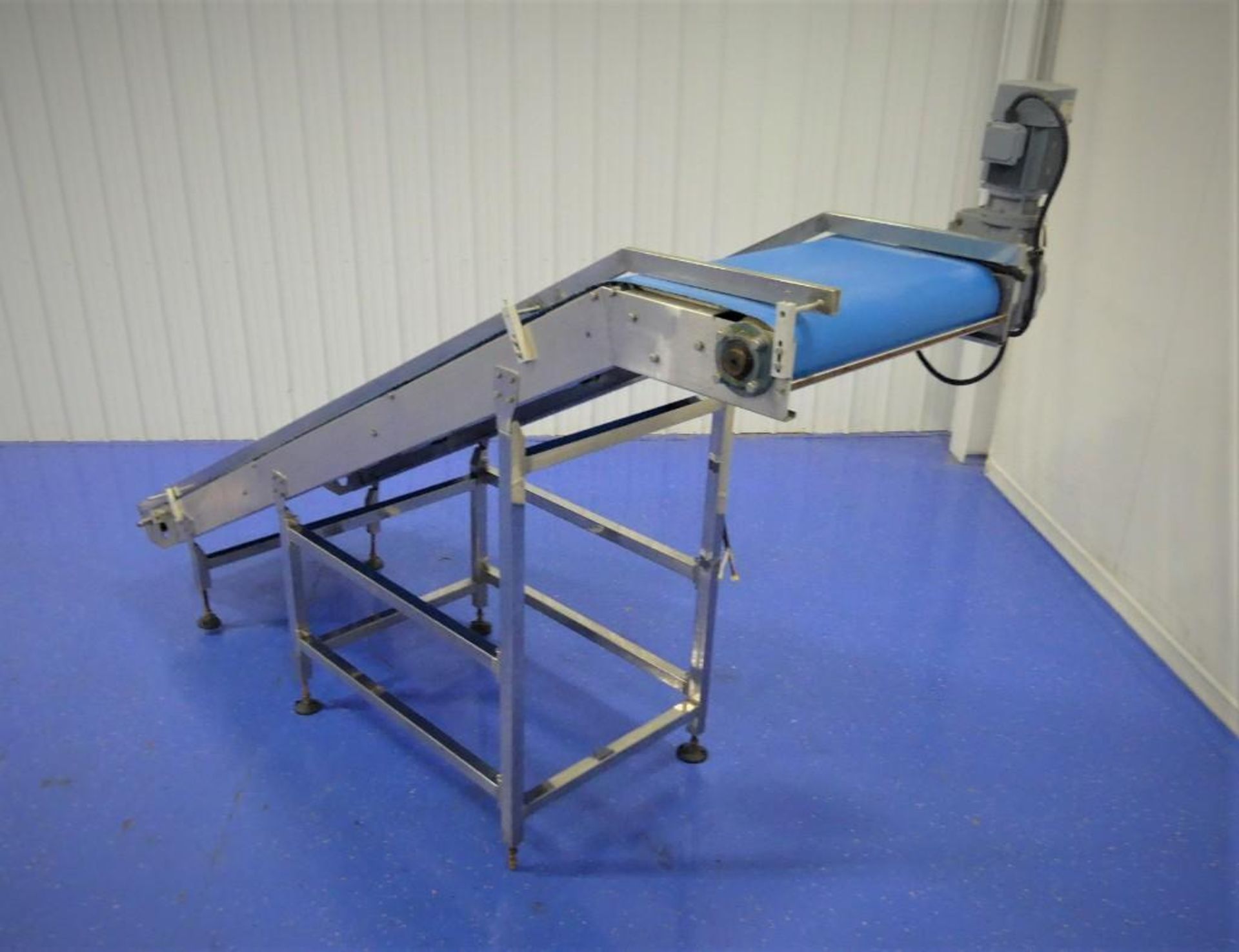 142.5" L by 33" W Blue Belt Incline Conveyor - Image 5 of 8