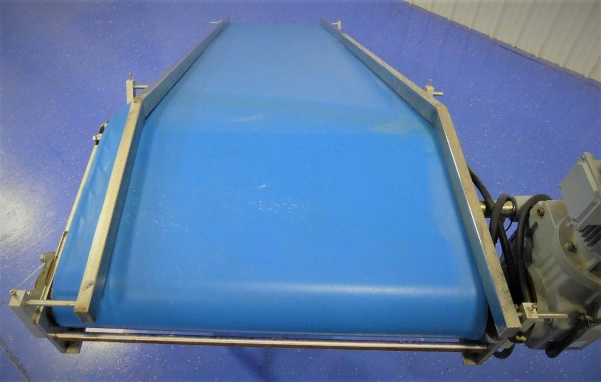 142.5" L by 33" W Blue Belt Incline Conveyor - Image 6 of 8