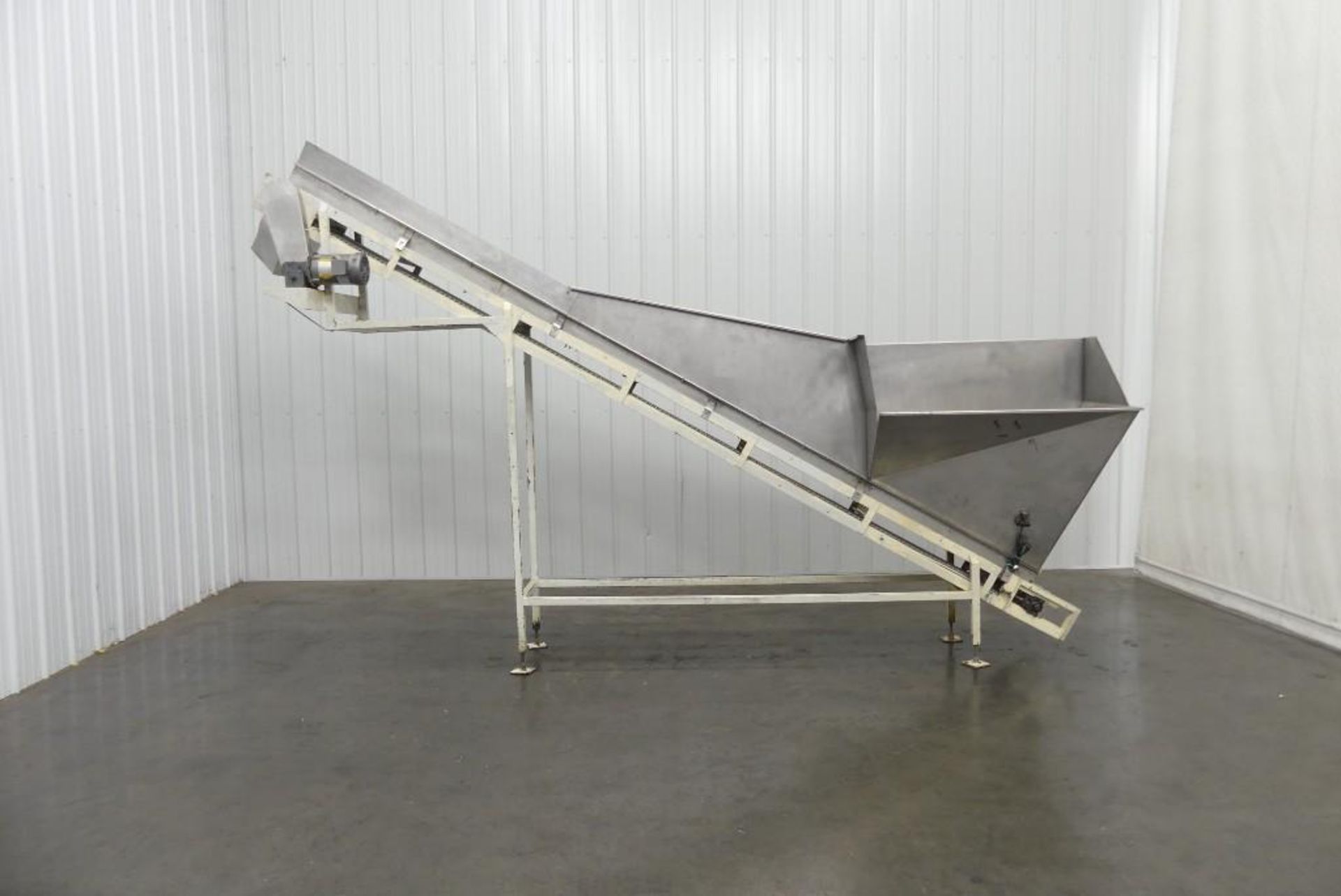 Cleated Incline Conveyor with Hopper 16" Wide