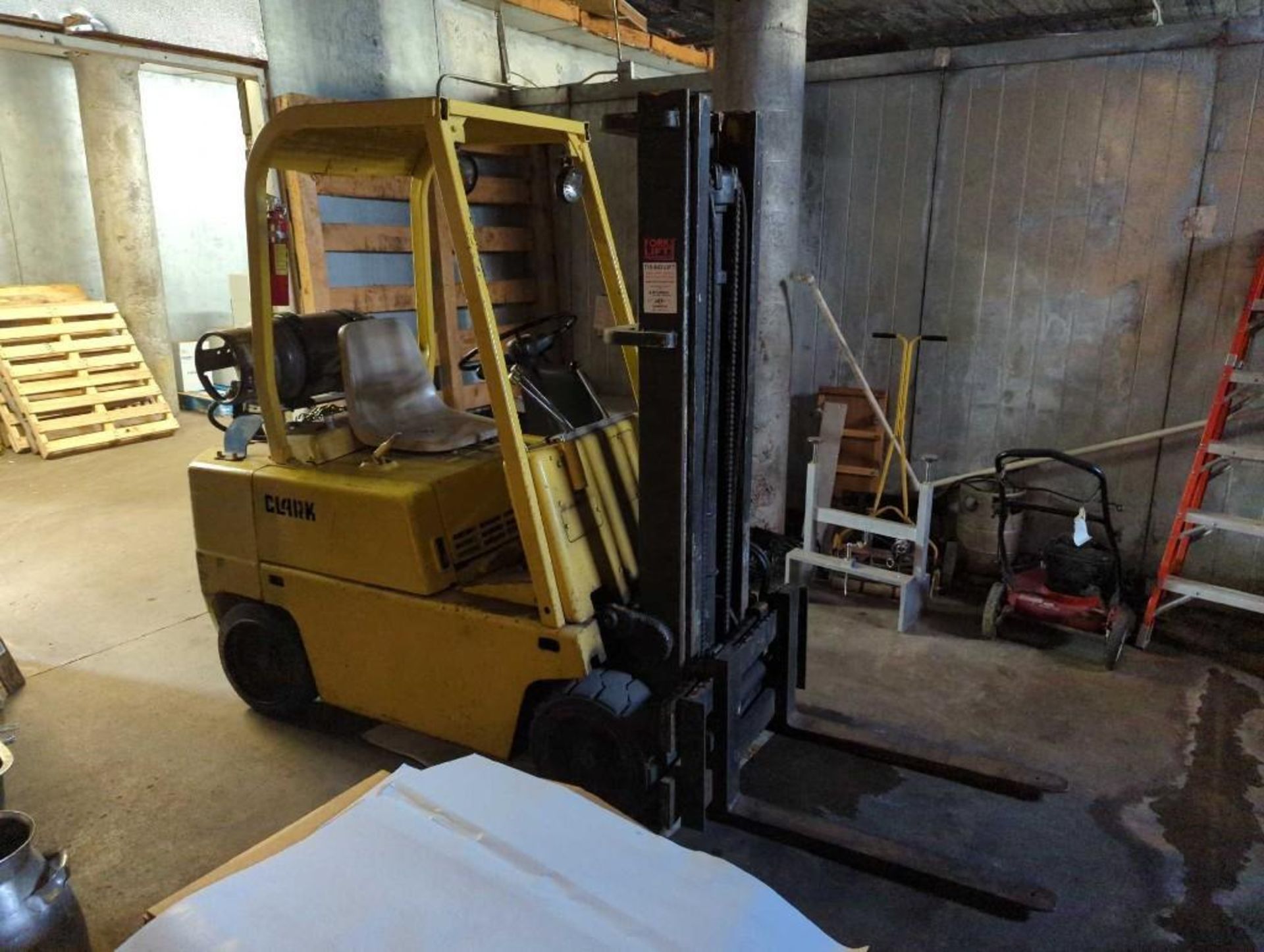 Clarklift C50050 5000lb Capacity 3 Stage Forklift - Image 5 of 6