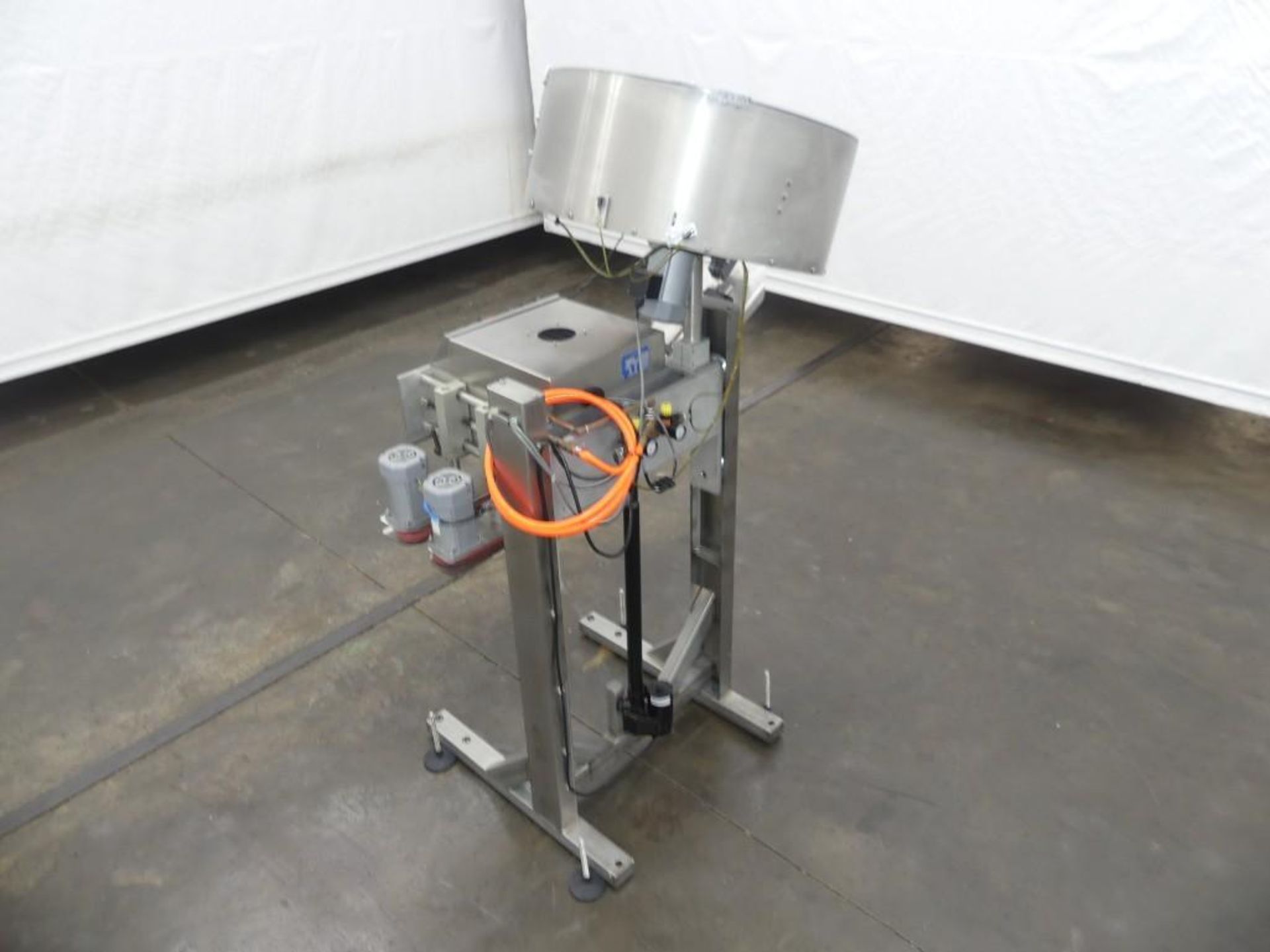 Accutek Stainless Steel 6 Spindle Capper - Image 4 of 12