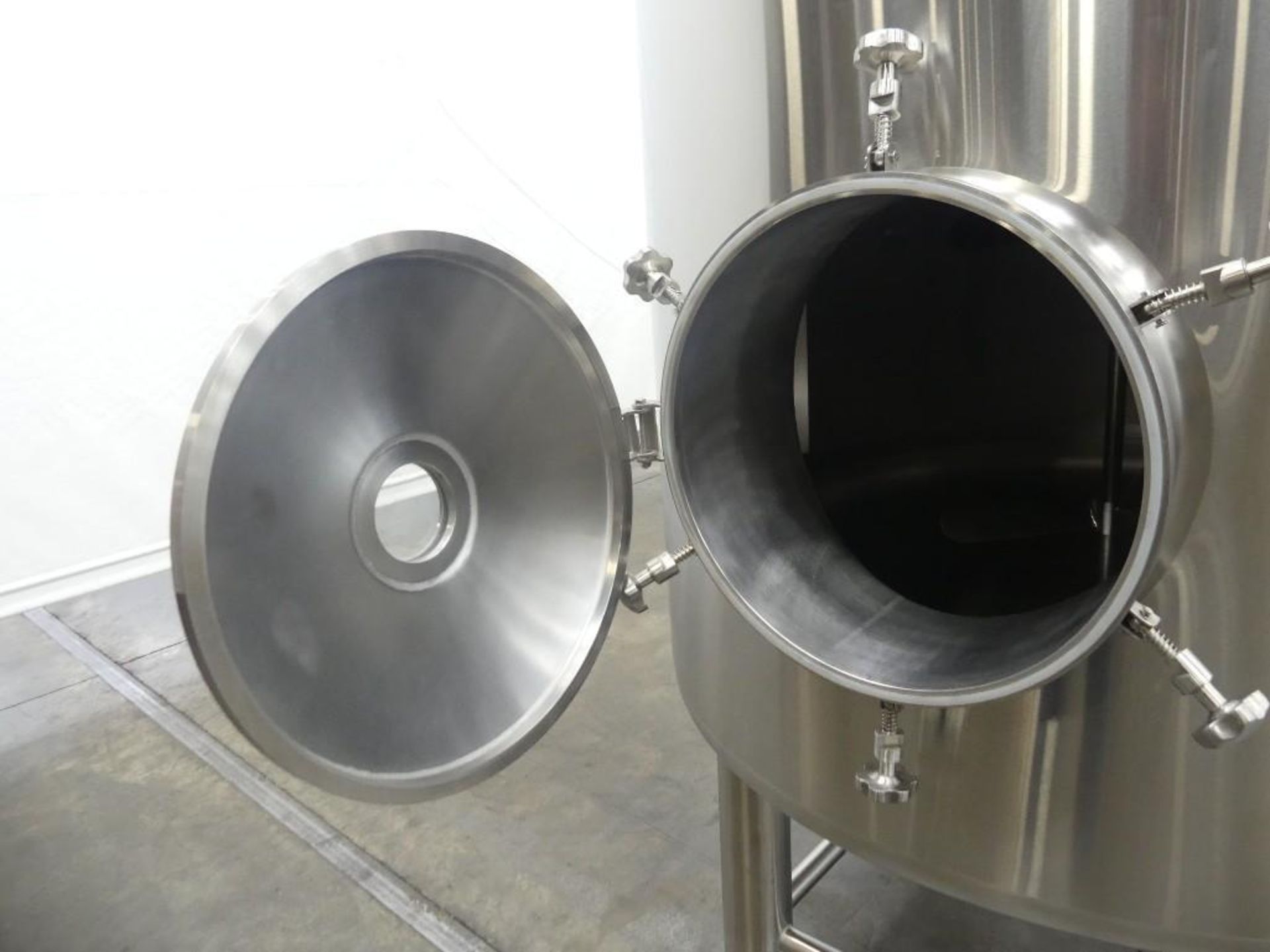 1000 Gallon Stainless Steel Tank - Image 4 of 6