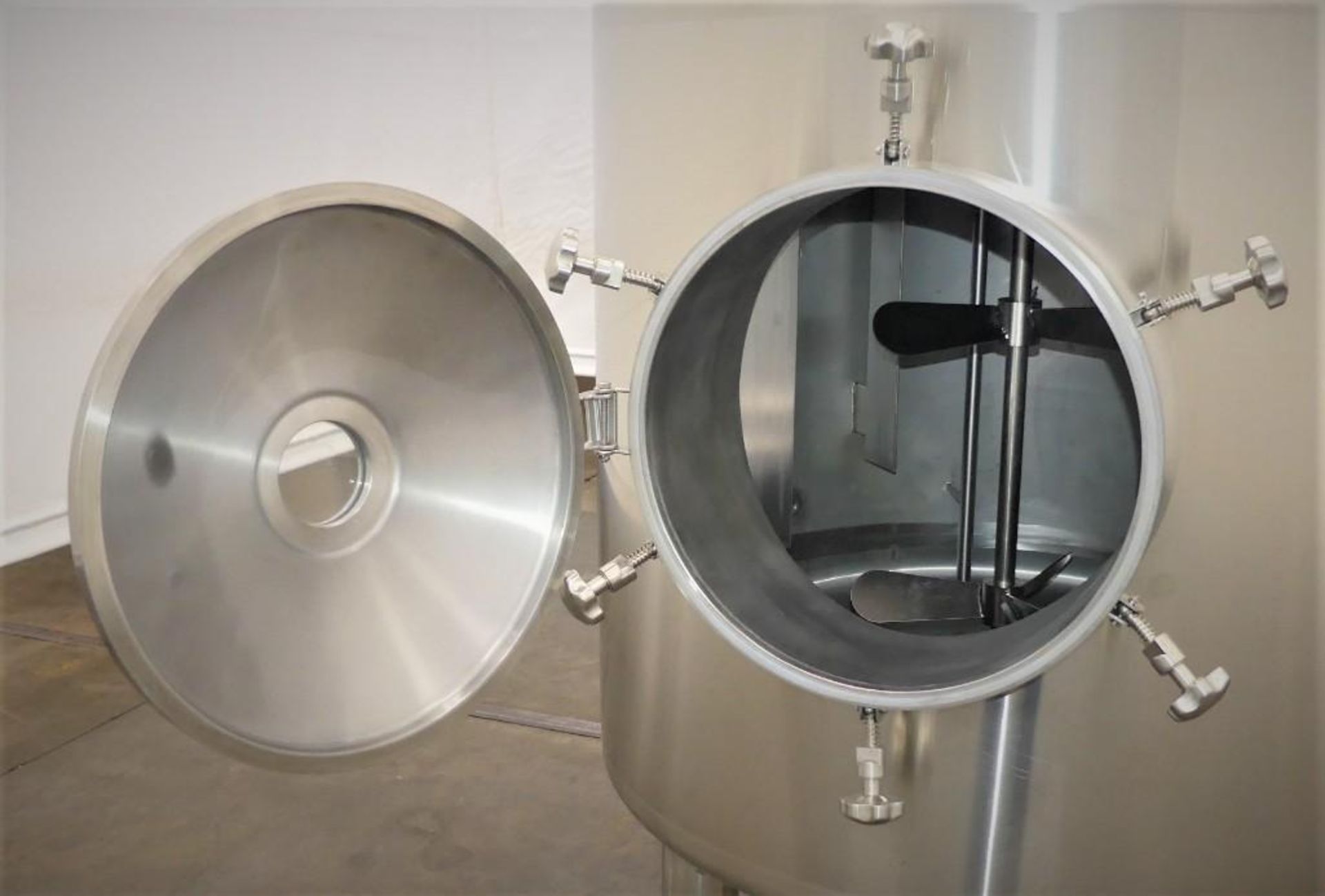 500 Gallon Stainless Steel Tank - Image 8 of 10