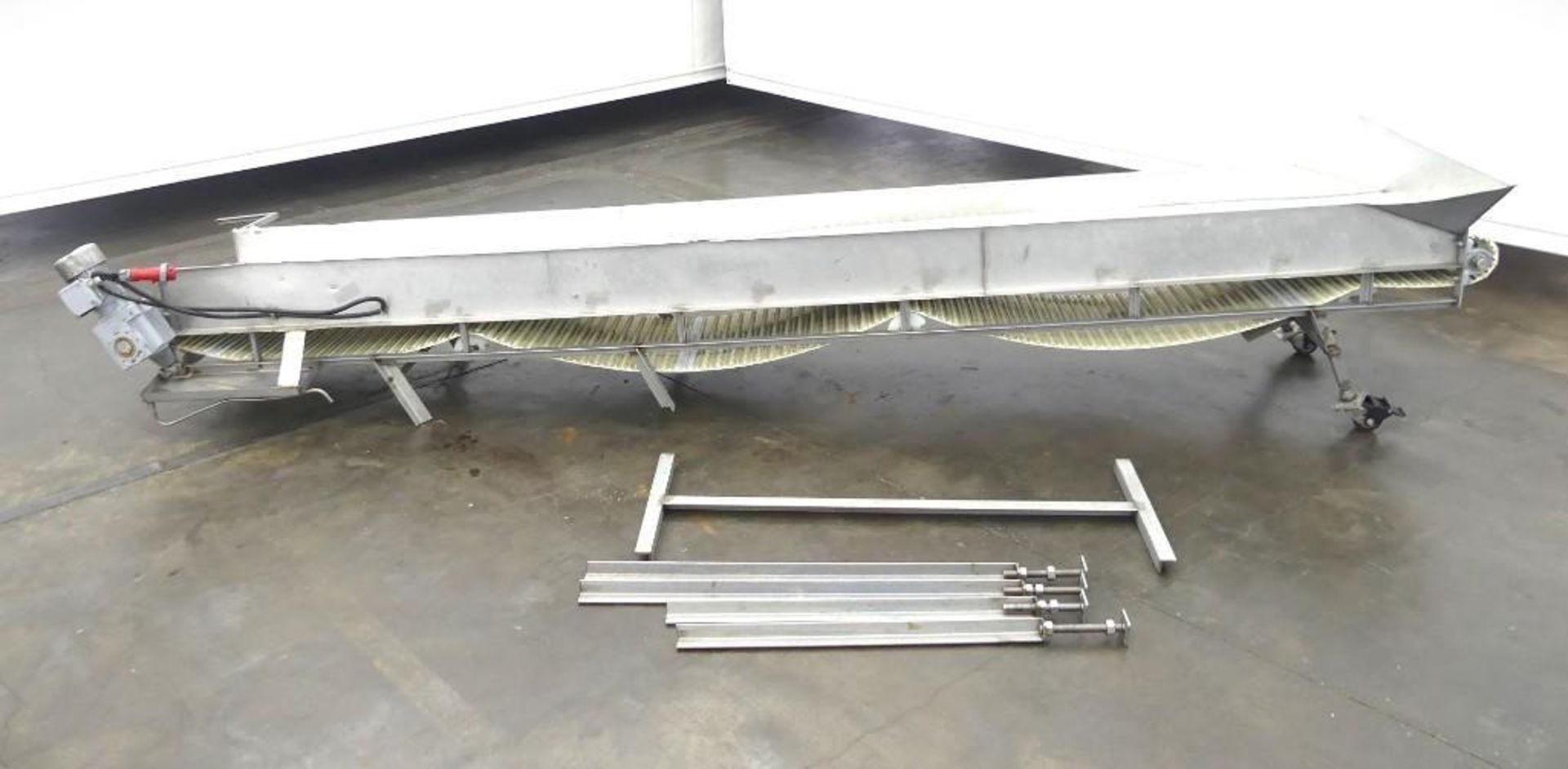 Plastic TableTop Conveyor 16 Foot Long x 24 Inch W - Image 6 of 10