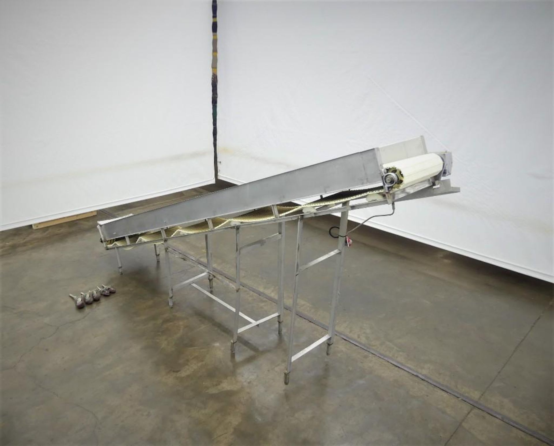Plastic Mat Top Inclined Conveyor 92" Discharge - Image 4 of 11
