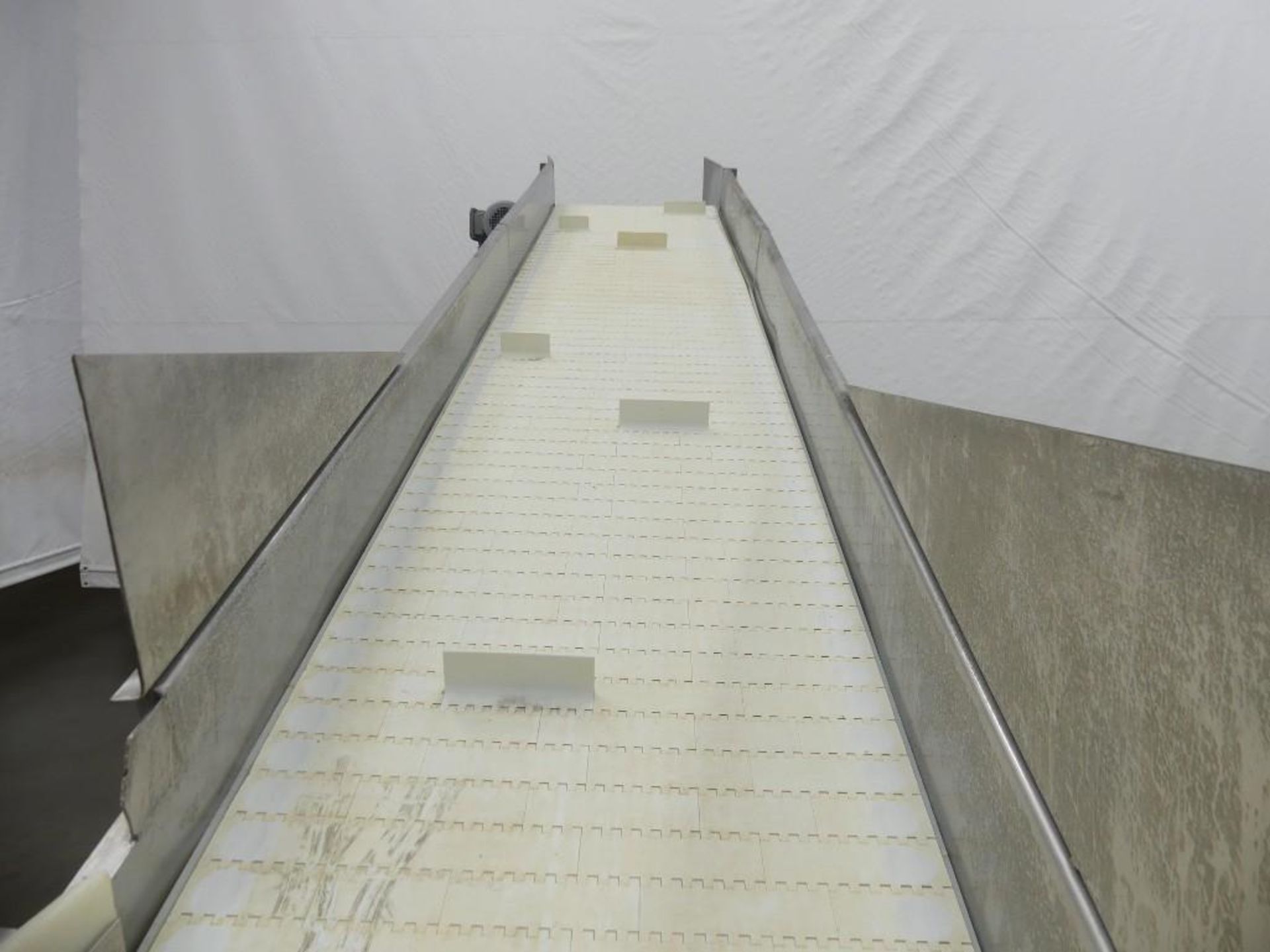 Cleated Incline Conveyor 82 Inch Discharge