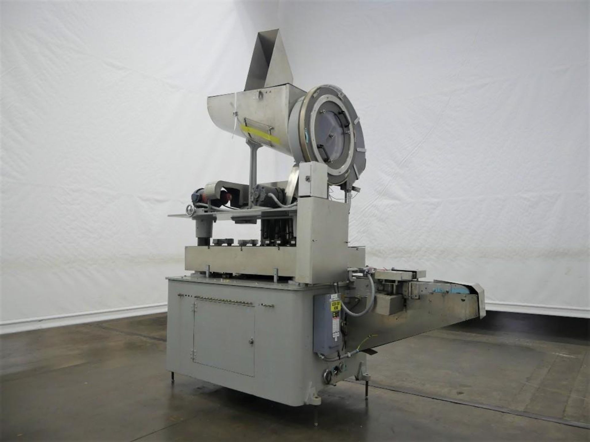 Resina U 30 699 In-Line 4 Spindle Capper - Image 3 of 36