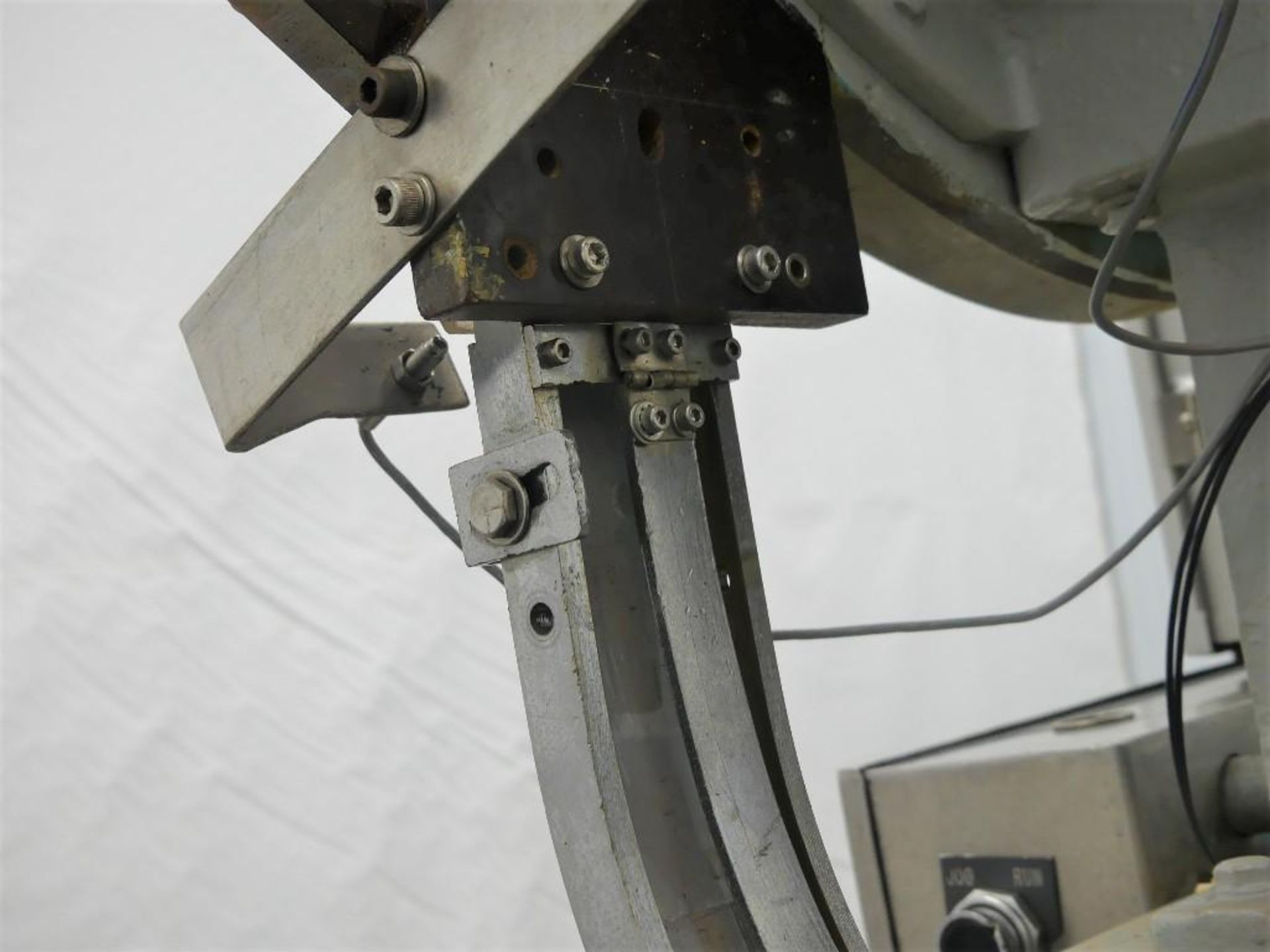 Resina U 30 699 In-Line 4 Spindle Capper - Image 18 of 36