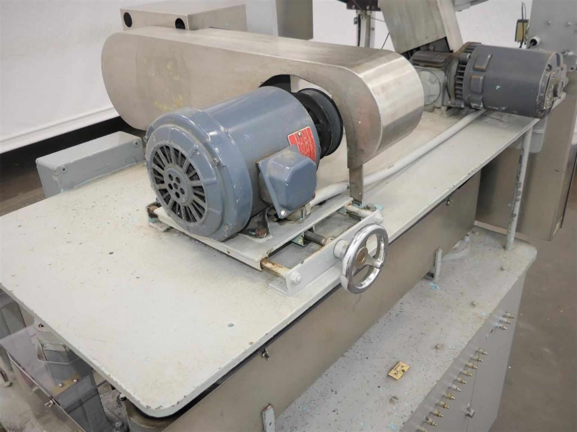 Resina U 30 699 In-Line 4 Spindle Capper - Image 11 of 36