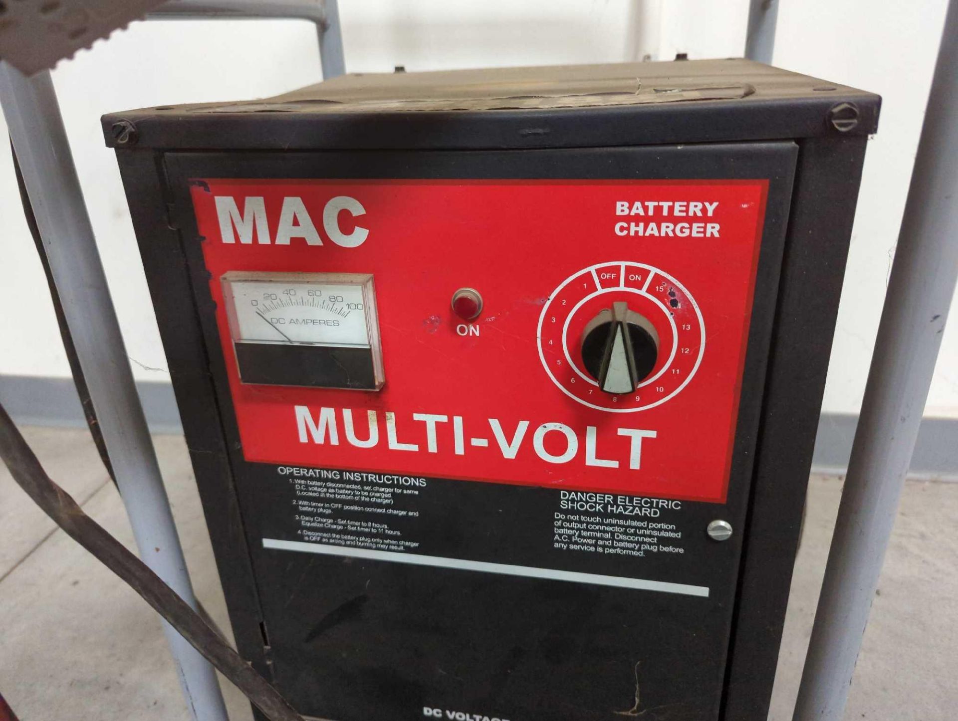 MAC Multi-Volt Battery Charger - Image 4 of 6